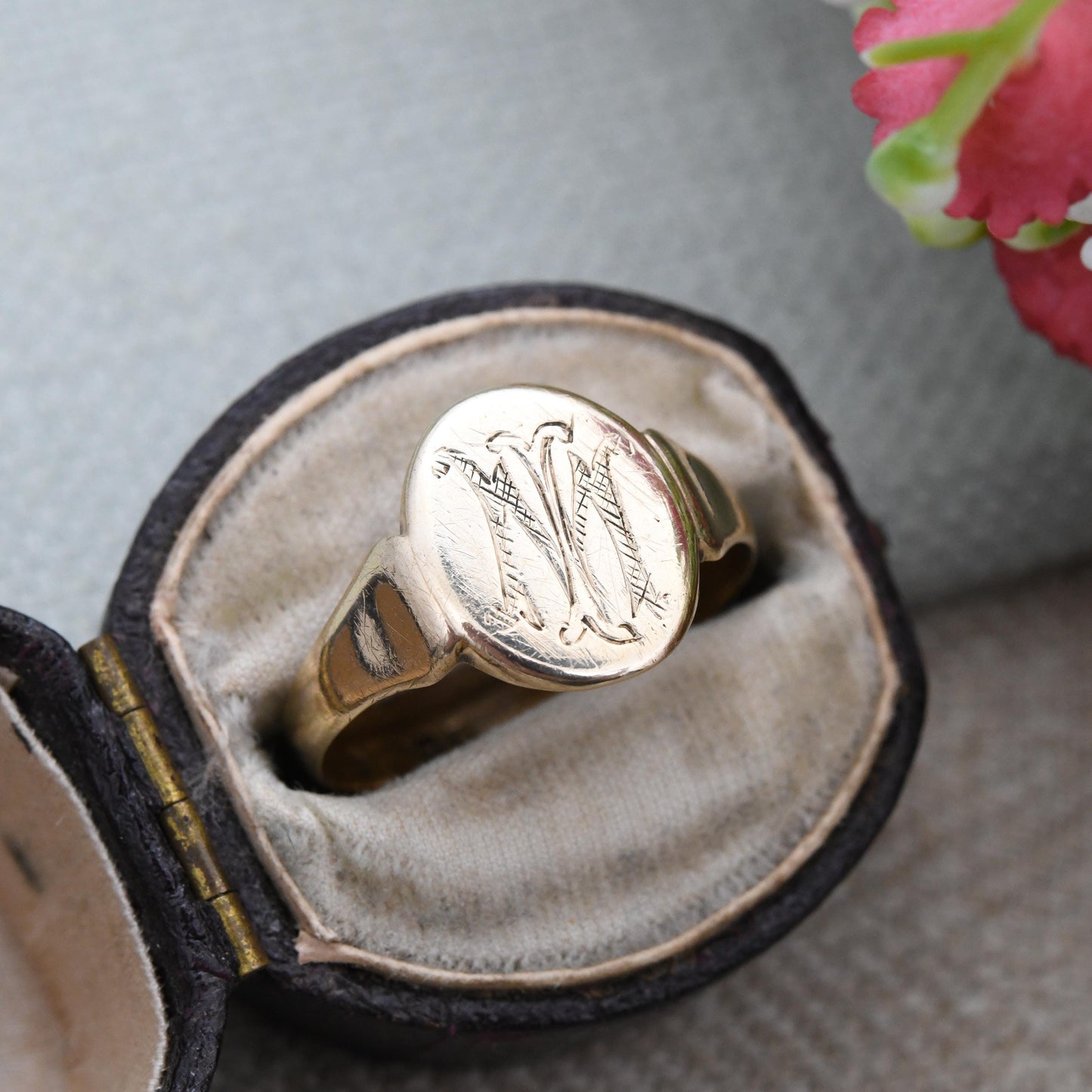 Antique 9ct Gold Signet Ring 1926 Engraved Initial Monogram IM by Henry Griffith - Yellow Gold Jewellery for Him | UK Size - S | US Size - 9