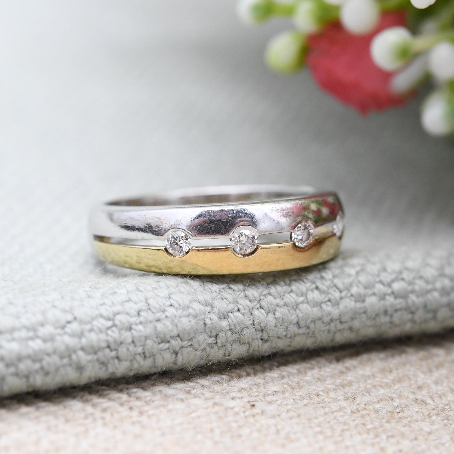 18ct Gold Flush Diamond Band Ring Two Tone - Contemporary Unisex 4 Stone Wedding Stacking Ring | Split Band | UK Size - L | US Size - 5 3/4