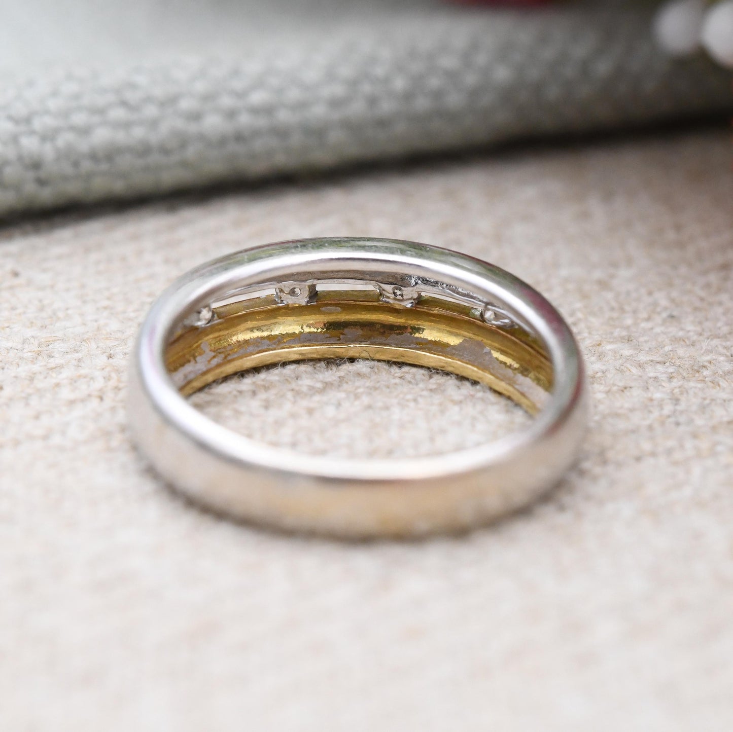 18ct Gold Flush Diamond Band Ring Two Tone - Contemporary Unisex 4 Stone Wedding Stacking Ring | Split Band | UK Size - L | US Size - 5 3/4
