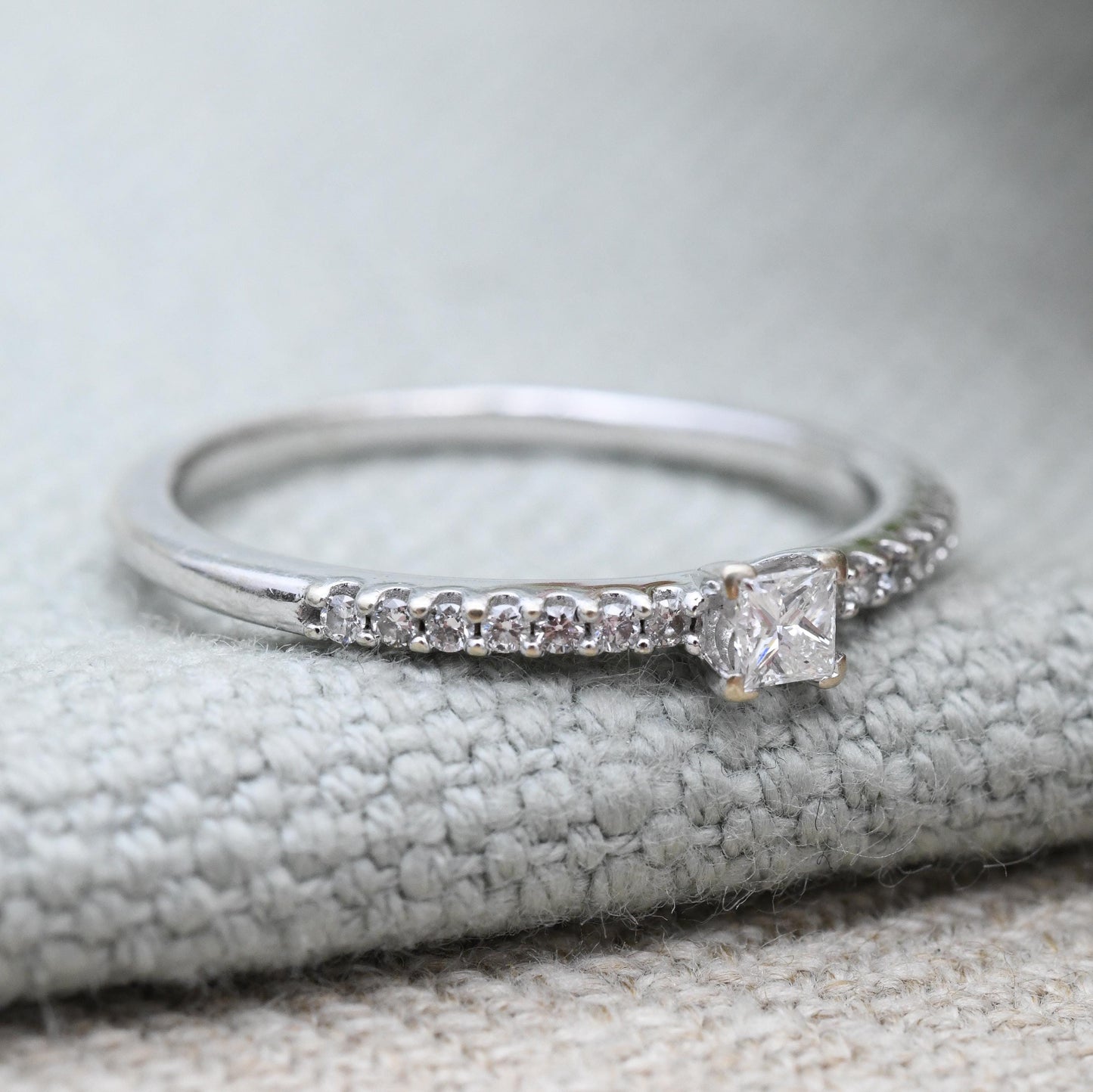 9ct White Gold Solitaire Ring with Pavé Side Stones - Clear Stone | Classic Engagement Ring Placeholder Ring | UK Size - P | US Size - 7 1/2