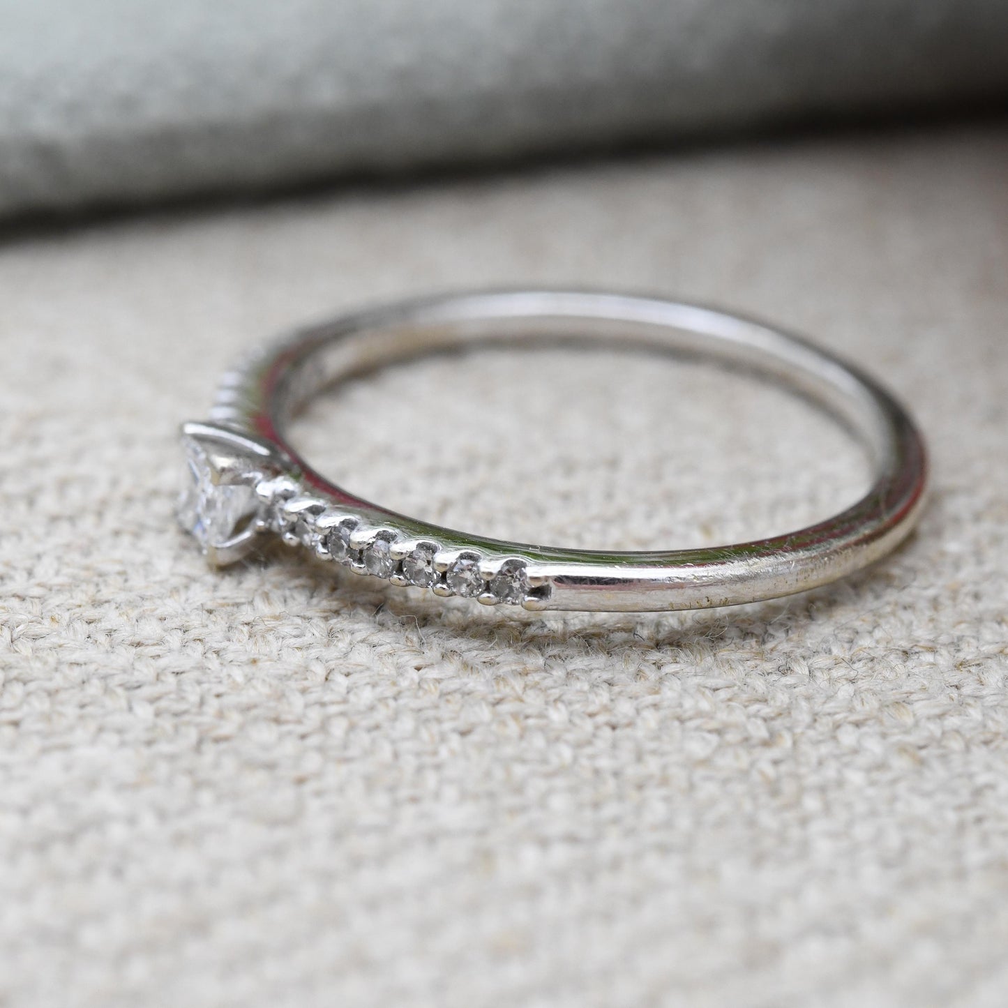 9ct White Gold Solitaire Ring with Pavé Side Stones - Clear Stone | Classic Engagement Ring Placeholder Ring | UK Size - P | US Size - 7 1/2