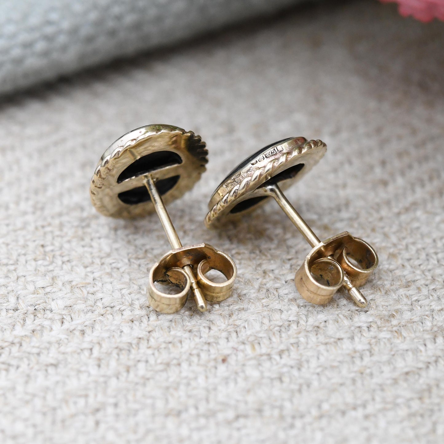 Vintage 9ct Gold Onyx Stud Earrings - Black Cabochon Gemstone | Rope Twist Antique Style Frame Mounts | Pretty Gold Jewellery Gift for Her