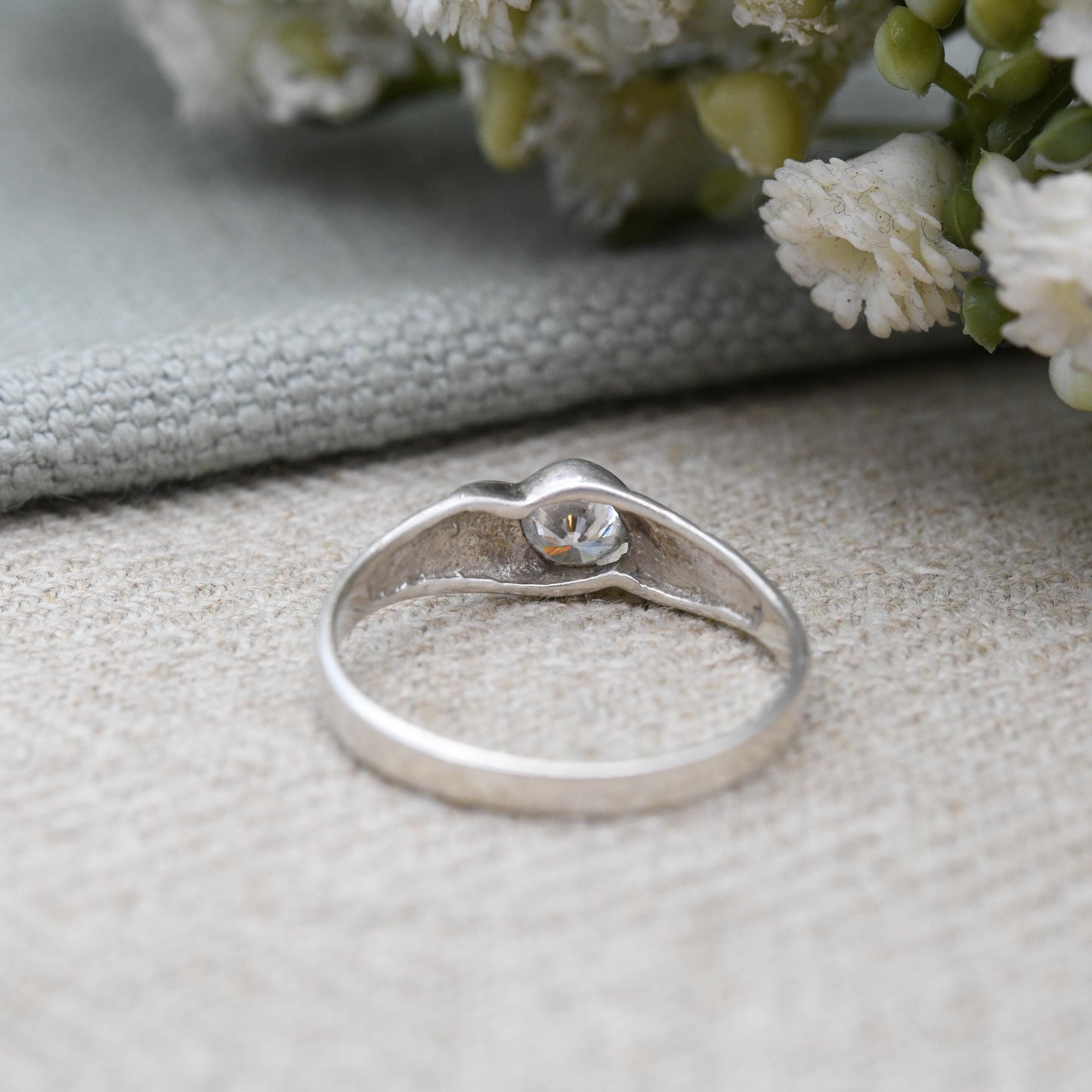 Vintage Sterling Silver Solitaire Ring Large Round CZ - Faceted White Stone Textured Twist Shoulders | UK Size - R | US Size - 8 3/4