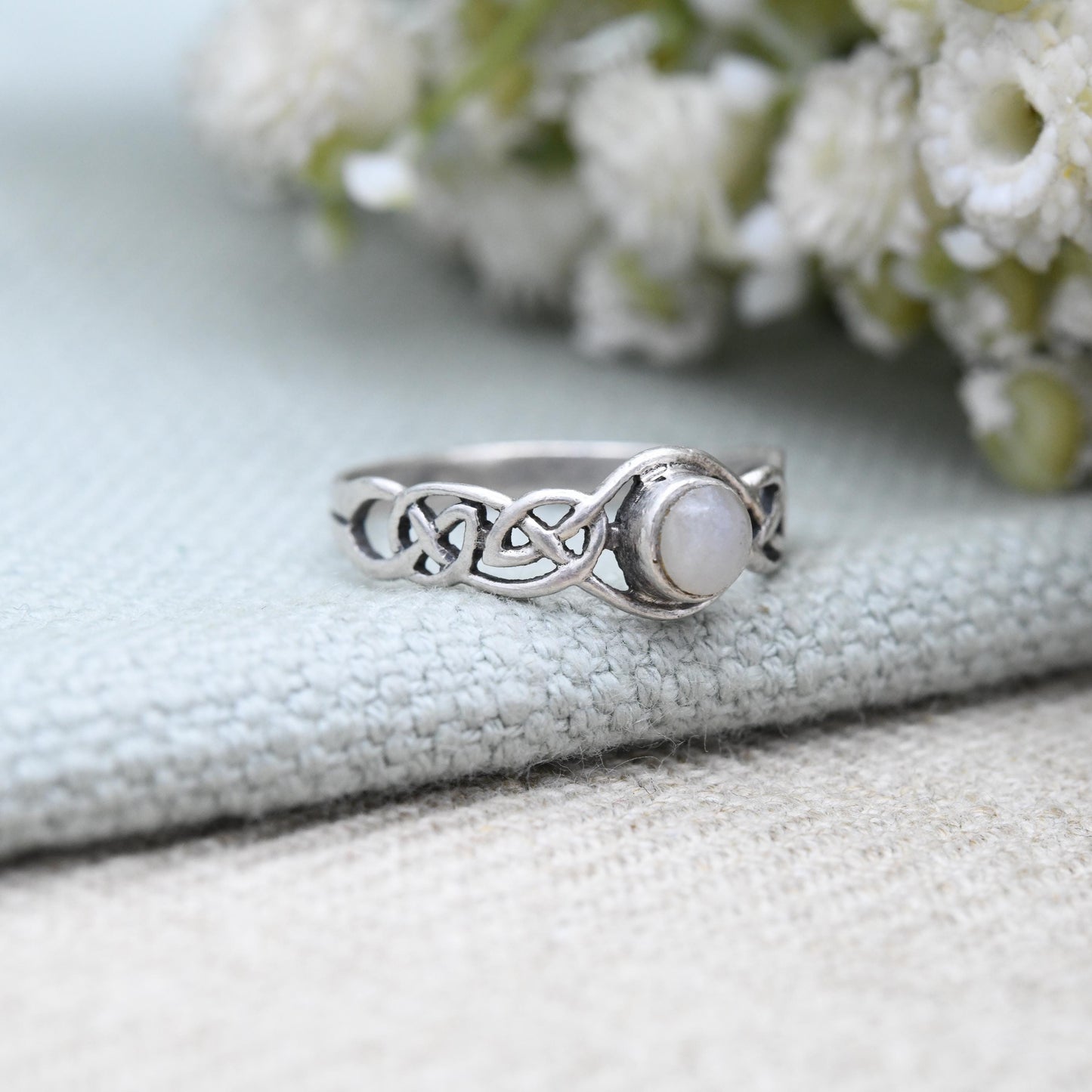 Vintage Sterling Silver Celtic Ring by Sea Gems - Contemporary Minimal Knot Design with Cabochon Gemstone | UK Size - N 1/2 | US Size - 7