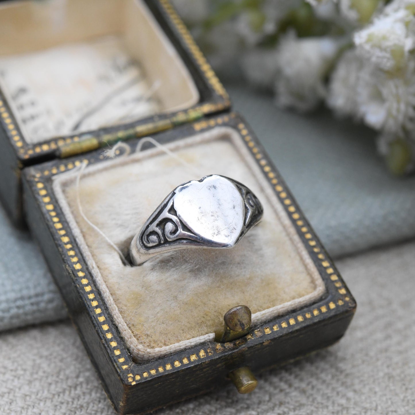 Vintage Sterling Silver Heart Signet Ring with Scrolling Shoulders - Everyday Silver Love Heart Jewellery Gift | UK Size - K US Size - 5 1/4