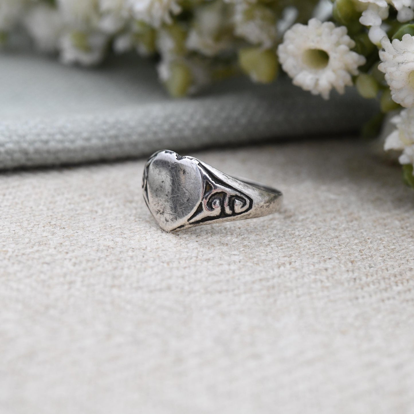 Vintage Sterling Silver Heart Signet Ring with Scrolling Shoulders - Everyday Silver Love Heart Jewellery Gift | UK Size - K US Size - 5 1/4