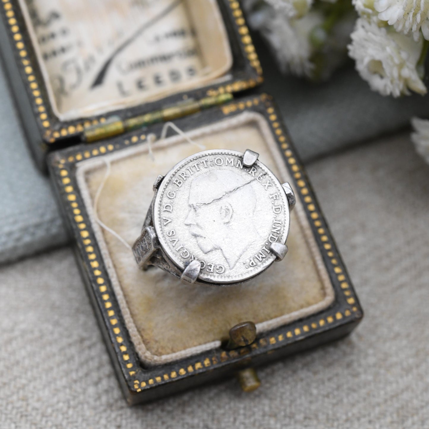 Antique Silver George V Threepence Coin Signet Ring 1922 - c. 1970s Mid-Century Mounted Coin Jewellery | UK Size - N 1/2 | US Size - 7