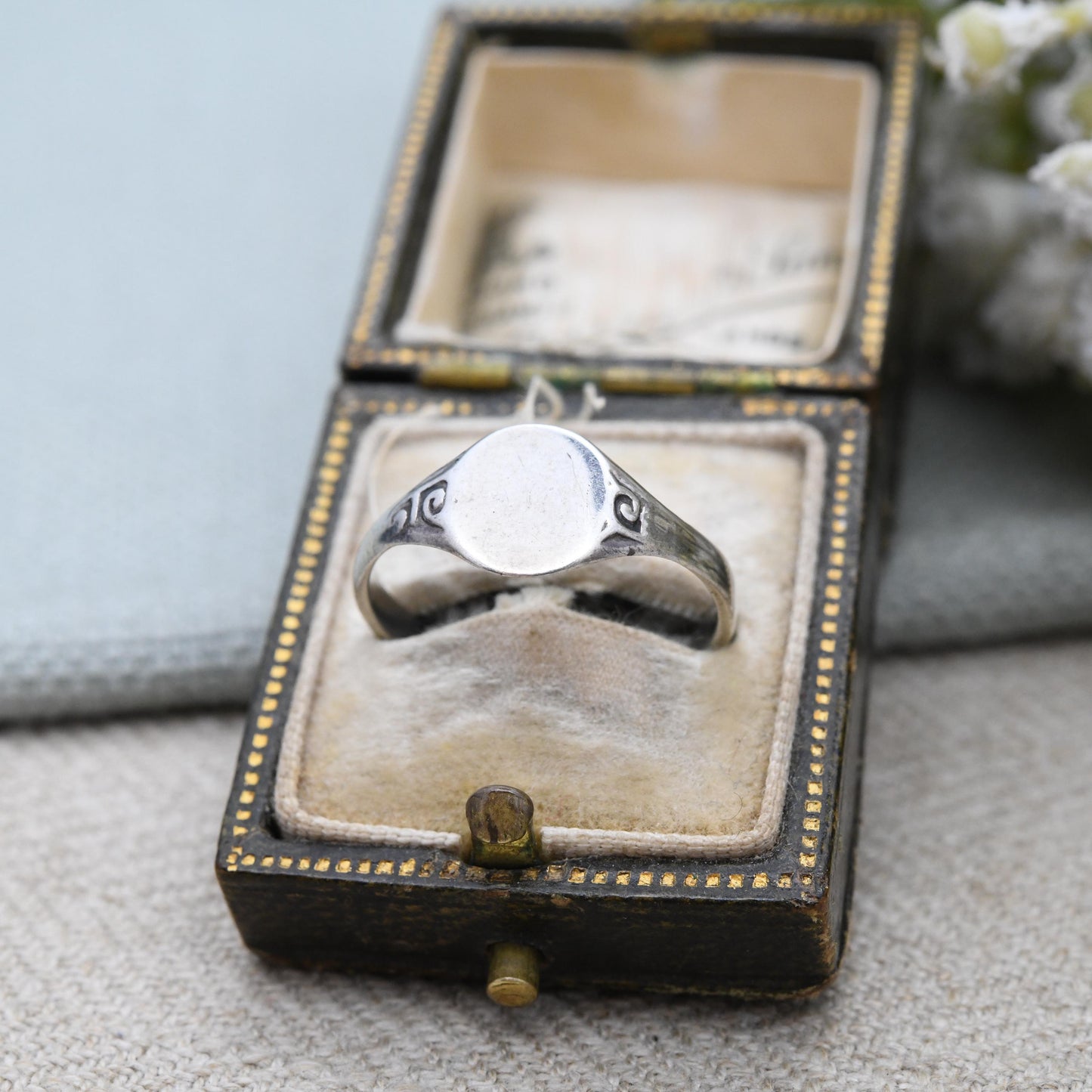 Vintage Sterling Silver Signet Ring - Mid-Century Unisex Ring Scrolling Pattern Everyday Middle Finger Ring | UK Size - P | US Size - 7 3/4