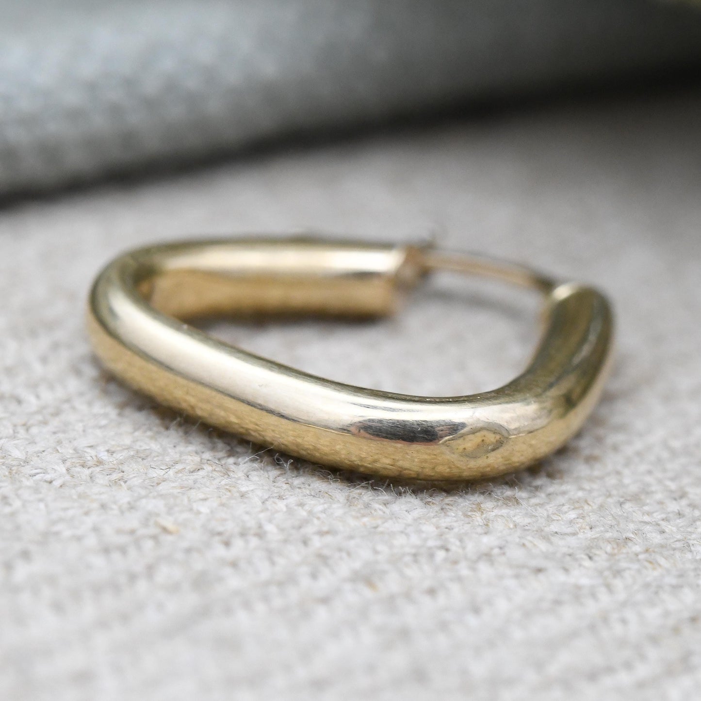 Vintage 9ct Gold Handbag Hoop Earrings c. 2000 Creole Style - Rounded Triangle Hollow Hoops | Minimal Everyday Plain Hoops Chunky