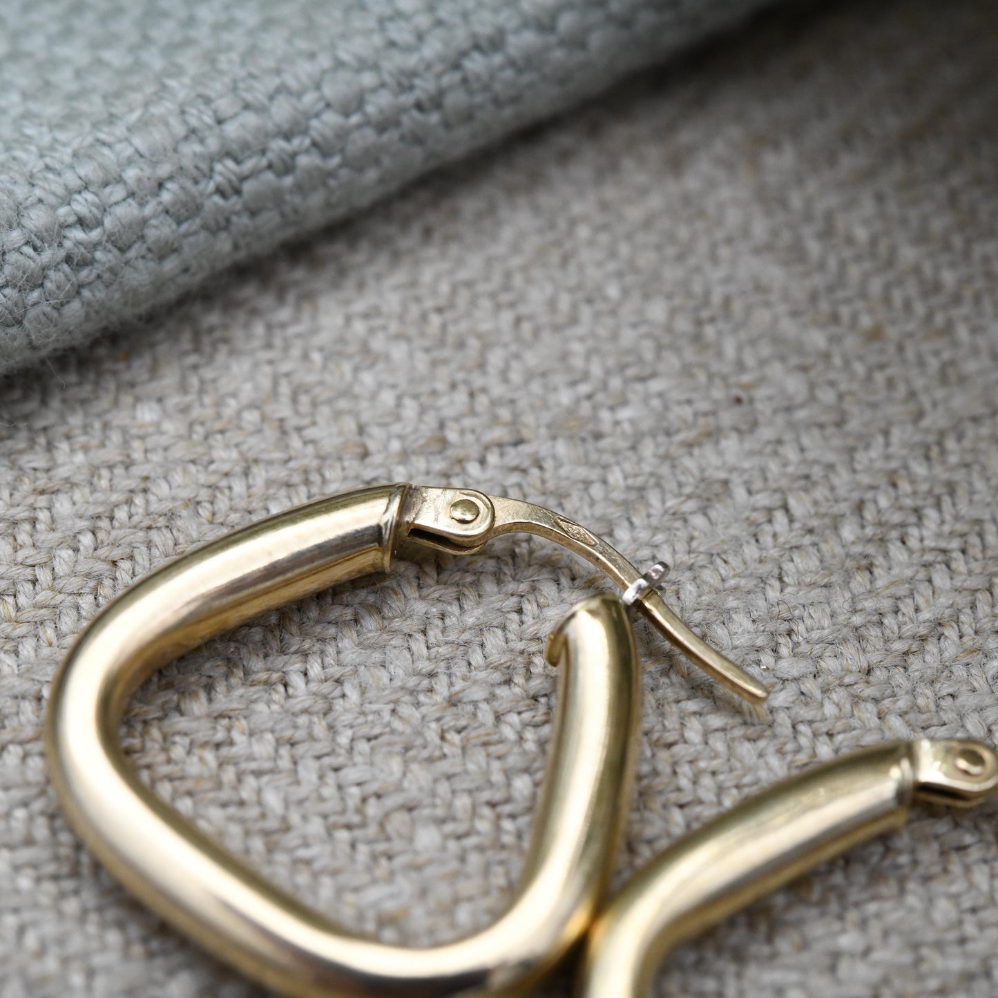 Vintage 9ct Gold Handbag Hoop Earrings c. 2000 Creole Style - Rounded Triangle Hollow Hoops | Minimal Everyday Plain Hoops Chunky