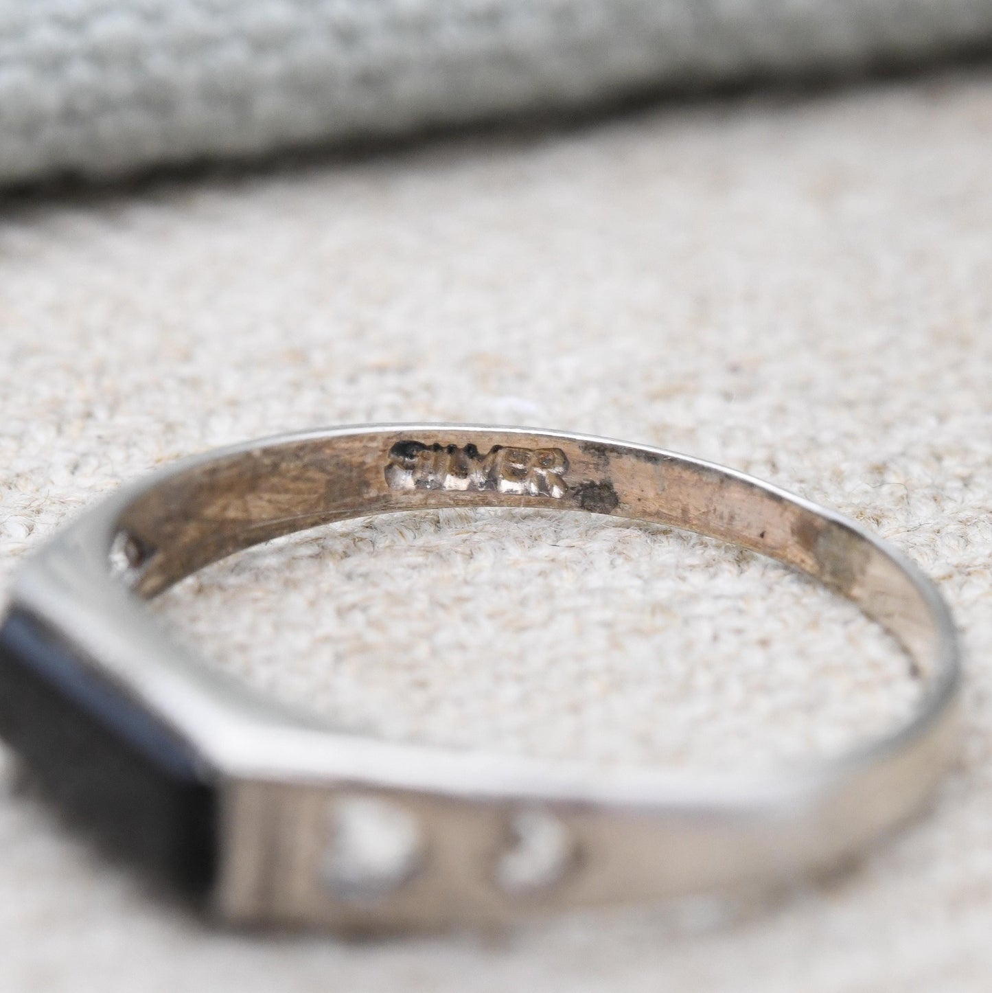 Vintage Sterling Silver Onyx Signet Ring with Heart Shoulders - Rectangle Black Gemstone Stacking Ring | UK Size - O | US Size - 7