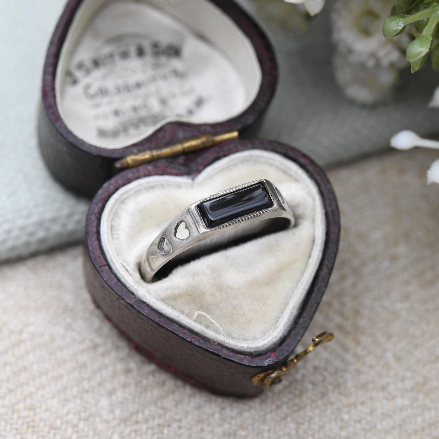 Vintage Sterling Silver Onyx Signet Ring with Heart Shoulders - Rectangle Black Gemstone Stacking Ring | UK Size - O | US Size - 7
