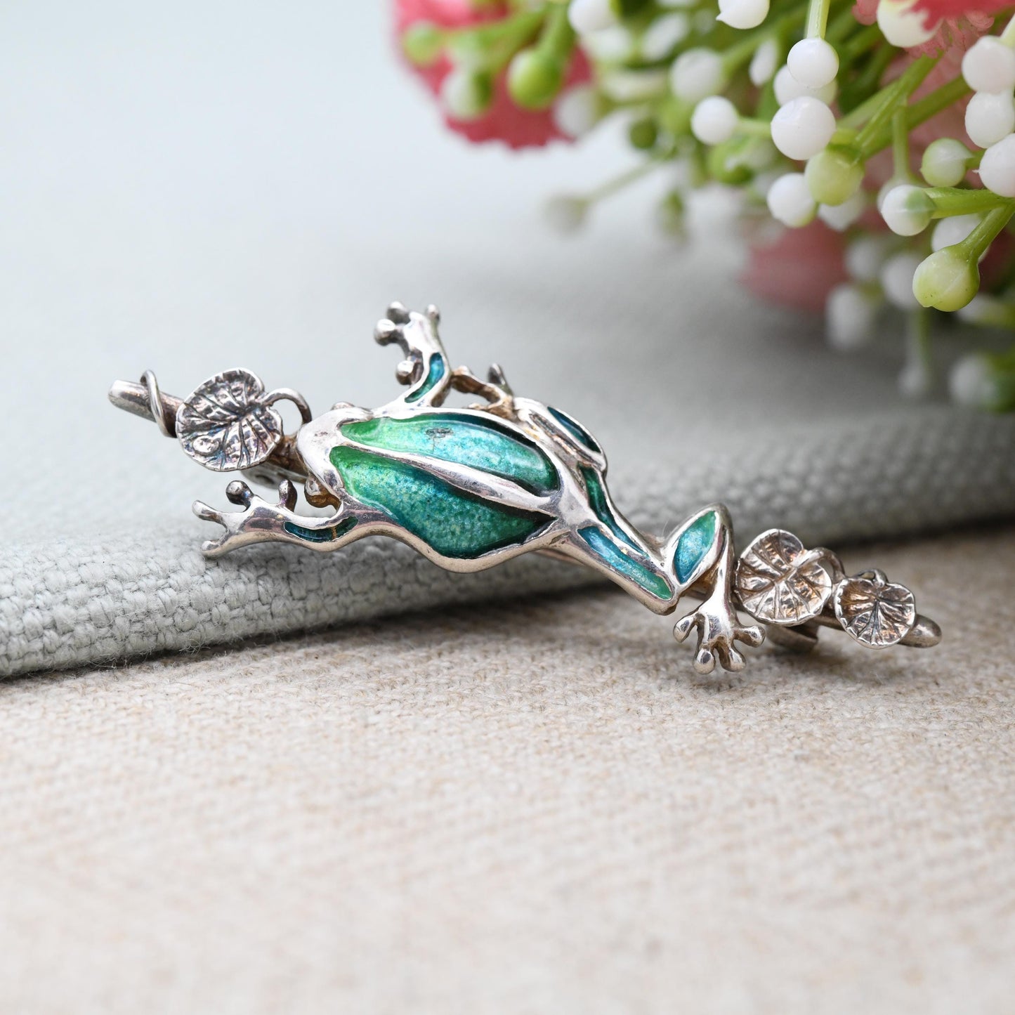 Vintage Sterling Silver Enamel Frog Brooch with Lily Pads 1987 - Edinburgh Hallmark | Green Enamel Water Lilies | Pretty Scottish Bar Brooch