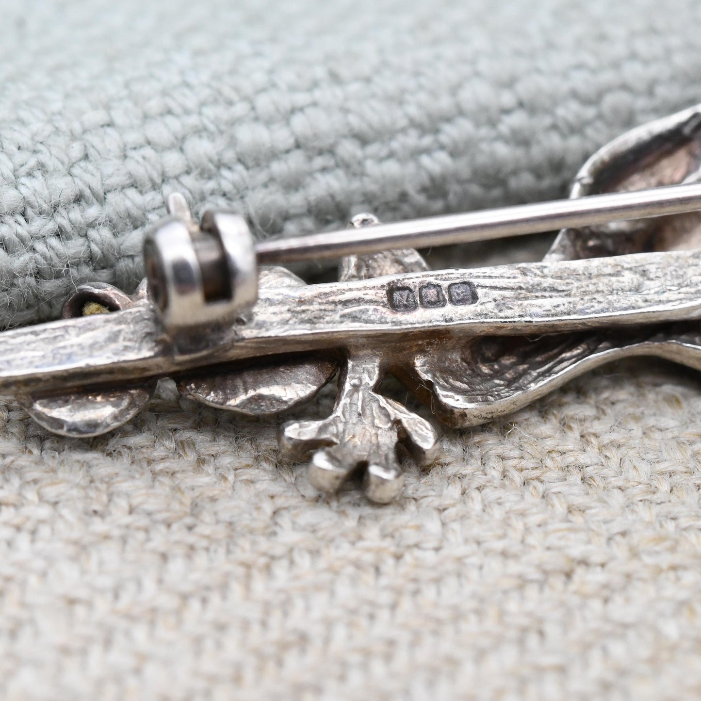 Vintage Sterling Silver Enamel Frog Brooch with Lily Pads 1987 - Edinburgh Hallmark | Green Enamel Water Lilies | Pretty Scottish Bar Brooch