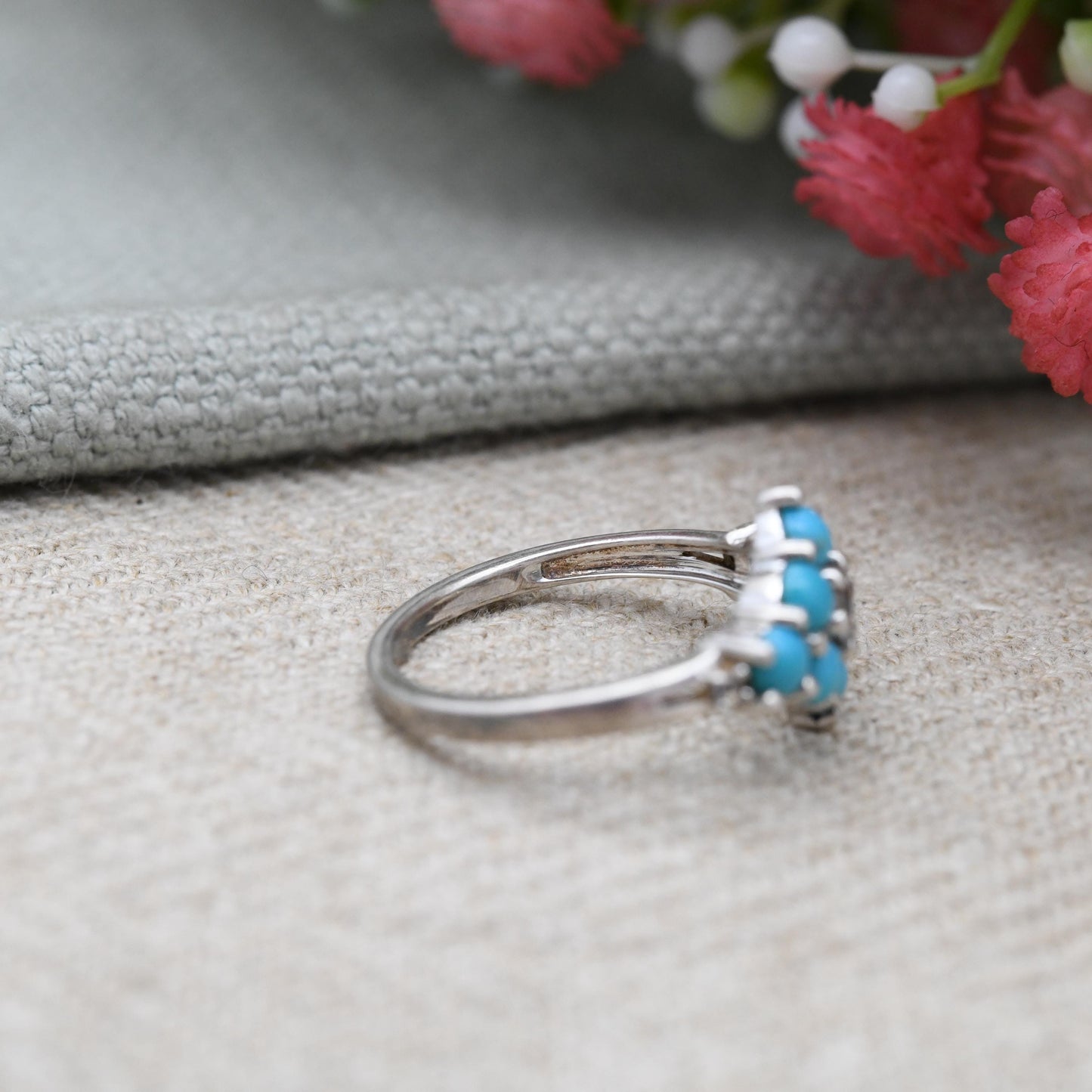 Sterling Silver Turquoise Daisy Cluster Ring - Contemporary Gemporia Design | Blue and Clear Gemstone | UK Size - J 1/2 | US Size - 5