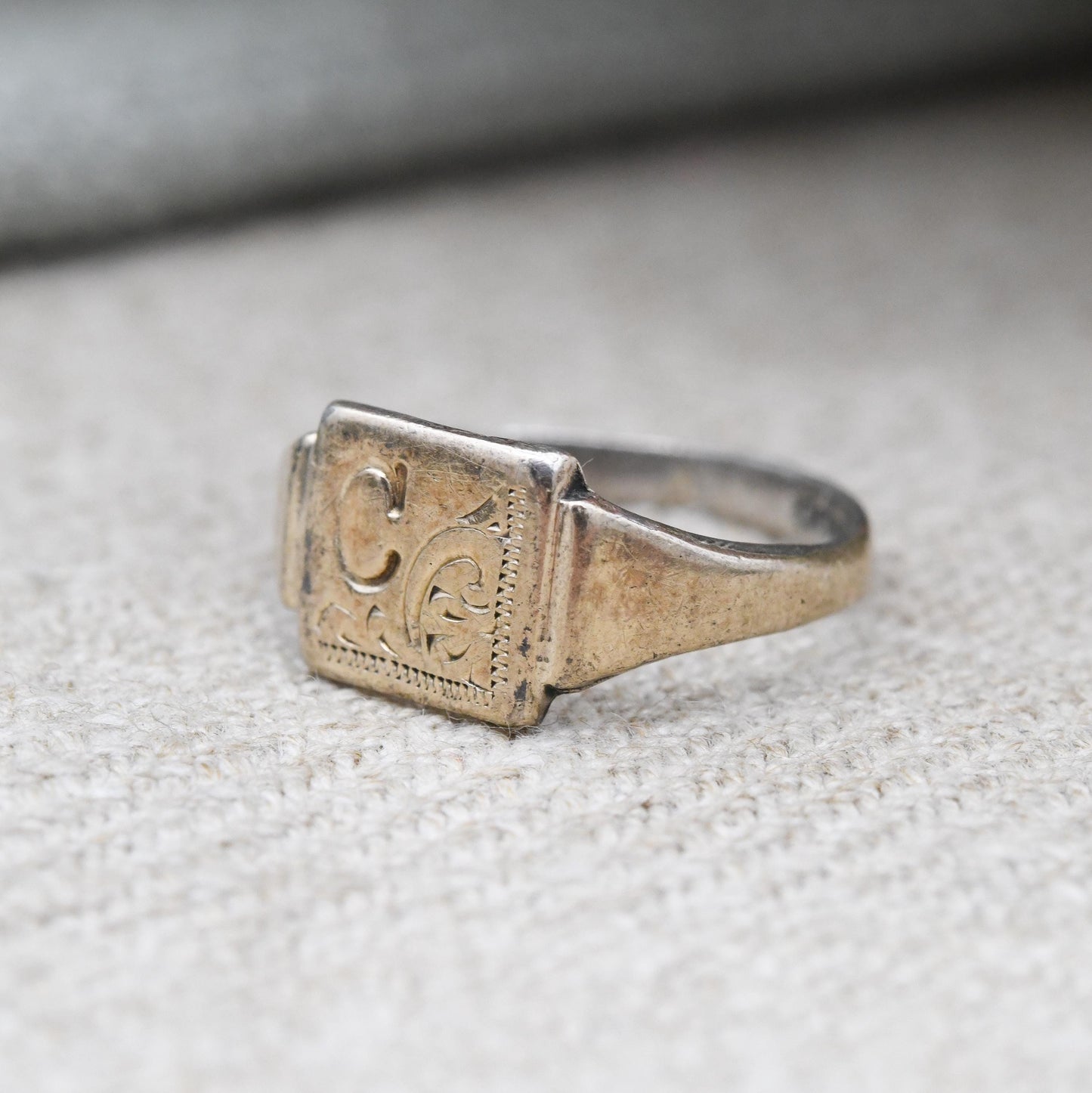 Vintage 9ct Gold Plated Sterling Silver Signet Ring Letter C Engraved - Scrolling Design Unisex Pinkie | Small UK Size - G | US Size - 3 1/2