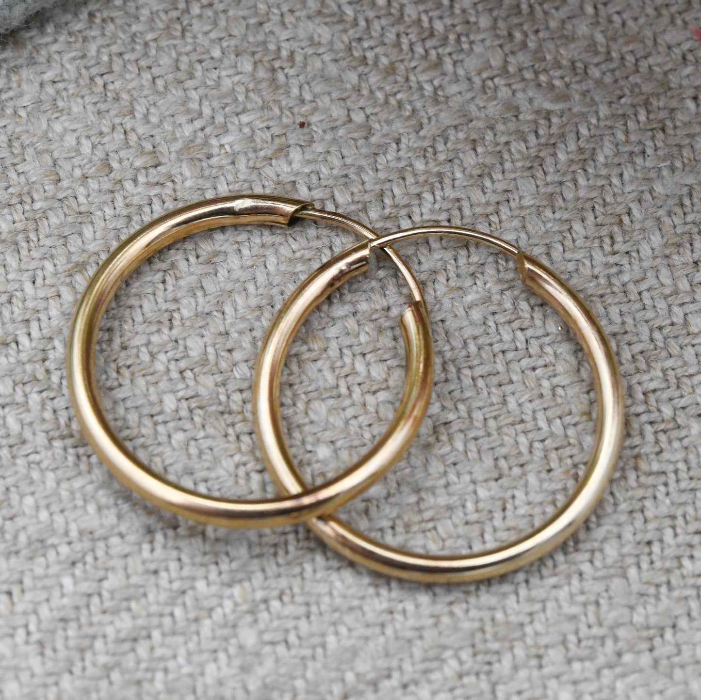 Vintage 9ct Gold Hoop Earrings Design - Minimal Hollow Hoops | Pretty Gold Jewellery Gift for Her | Everyday Gold Jewellery | 19mm Diameter