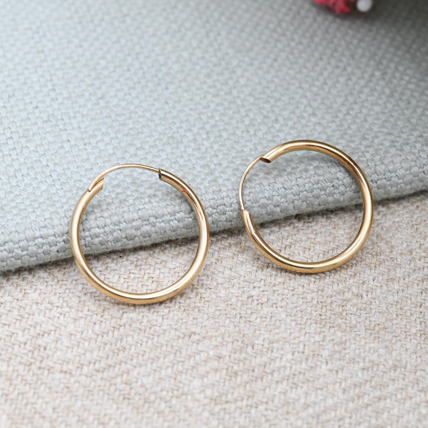 Vintage 9ct Gold Hoop Earrings Design - Minimal Hollow Hoops | Pretty Gold Jewellery Gift for Her | Everyday Gold Jewellery | 19mm Diameter