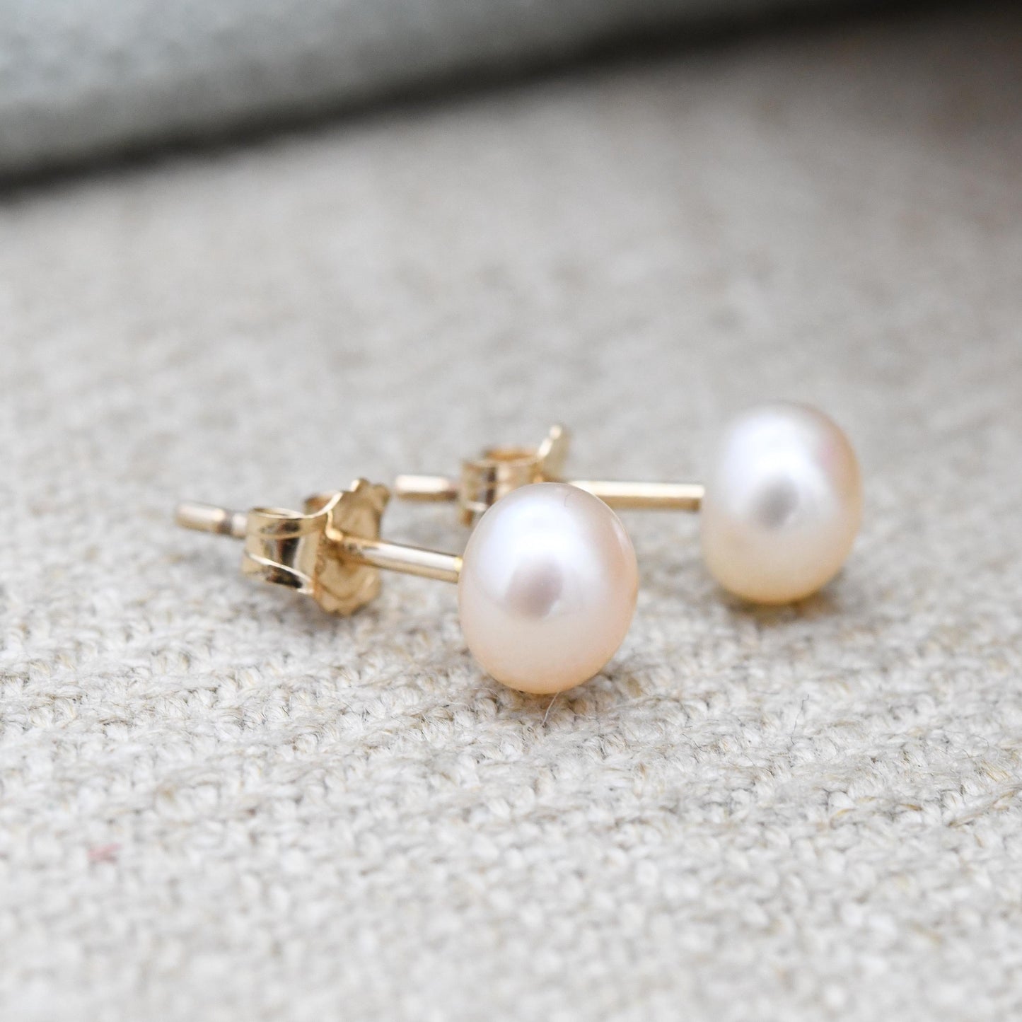Vintage 10ct Gold Pearl Stud Earrings WW - Minimalist White Cultured Pearl Round Ball Earrings | Everyday Studs Jewellery for Her