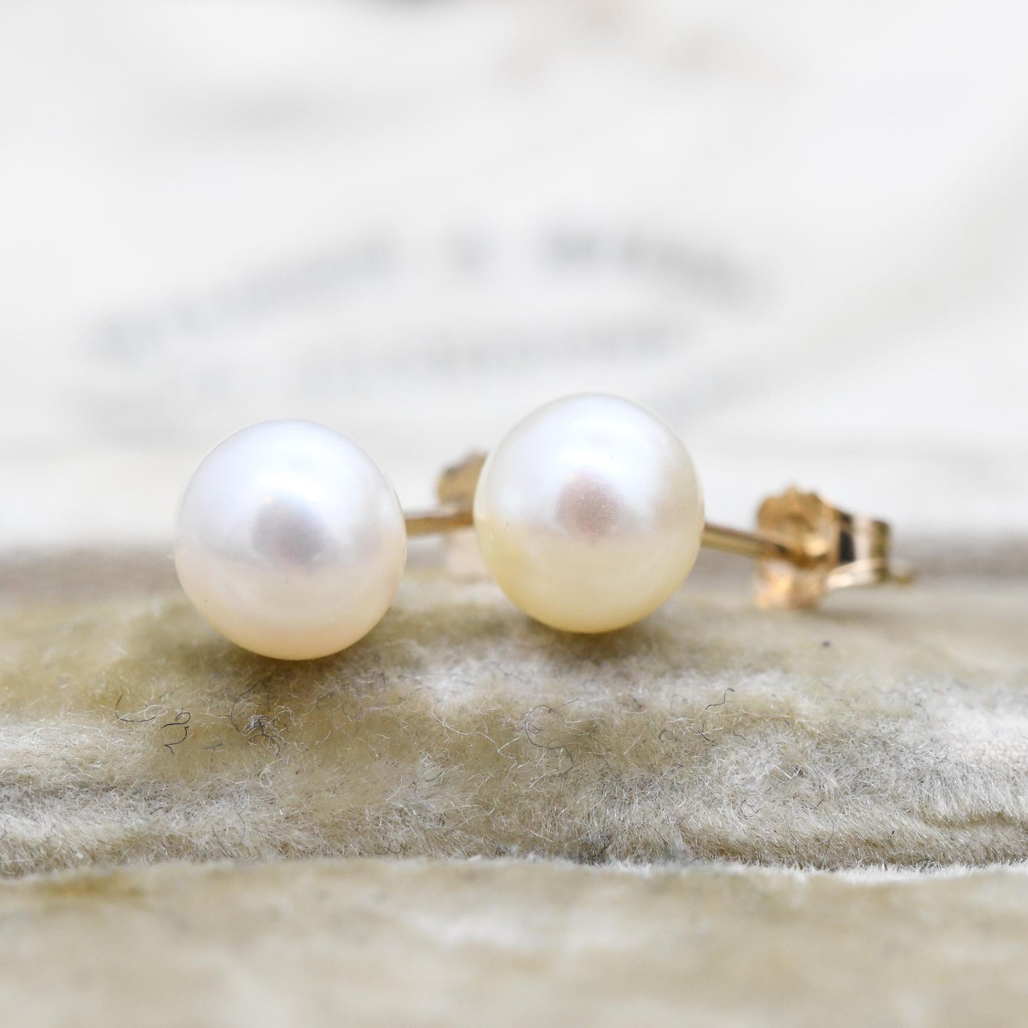 Vintage 9ct Gold Pearl Stud Earrings 2000 Hallmarks - QVC Gemstone Minimalist White Cultured Pearl Round Earrings | Everyday Studs Jewellery