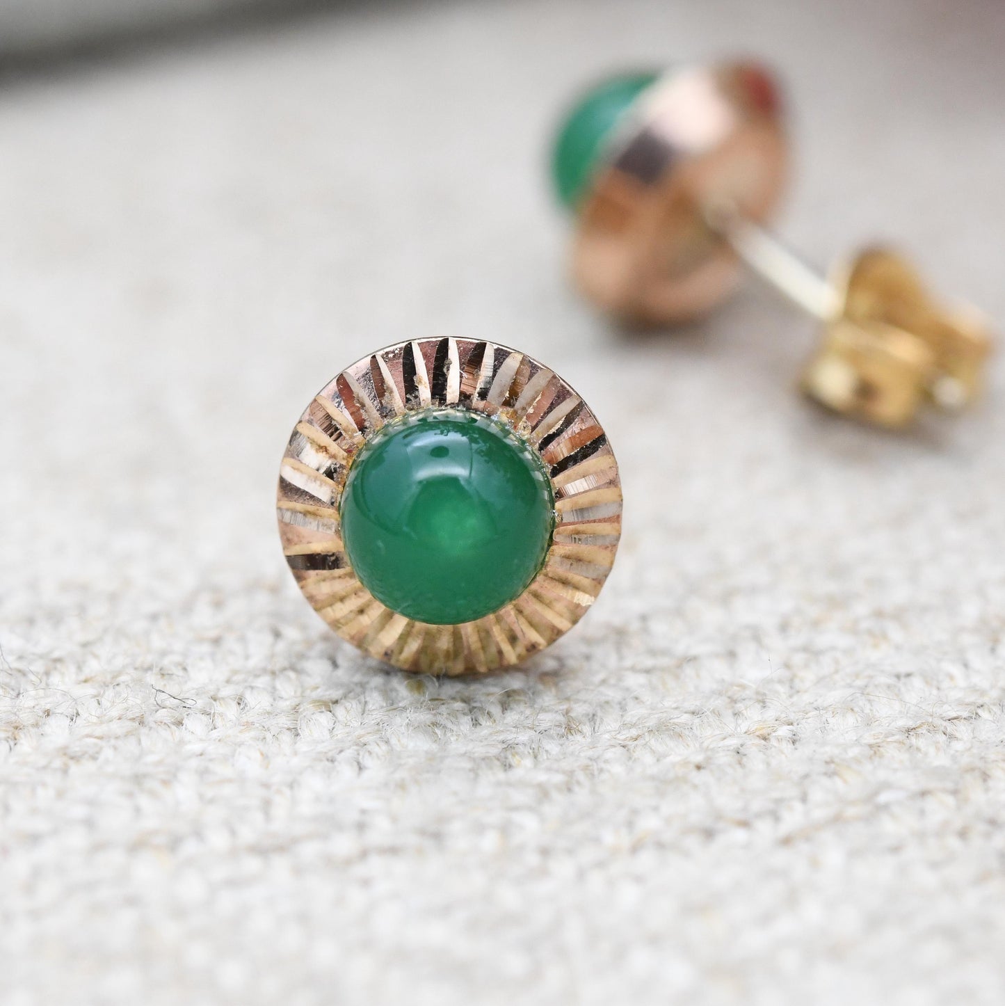 Vintage 9ct Gold Green Stone Stud Earrings c. 1960s - 7mm Circle Target Studs Patterned Frame Mounts | Pretty Everyday Gold Jewellery