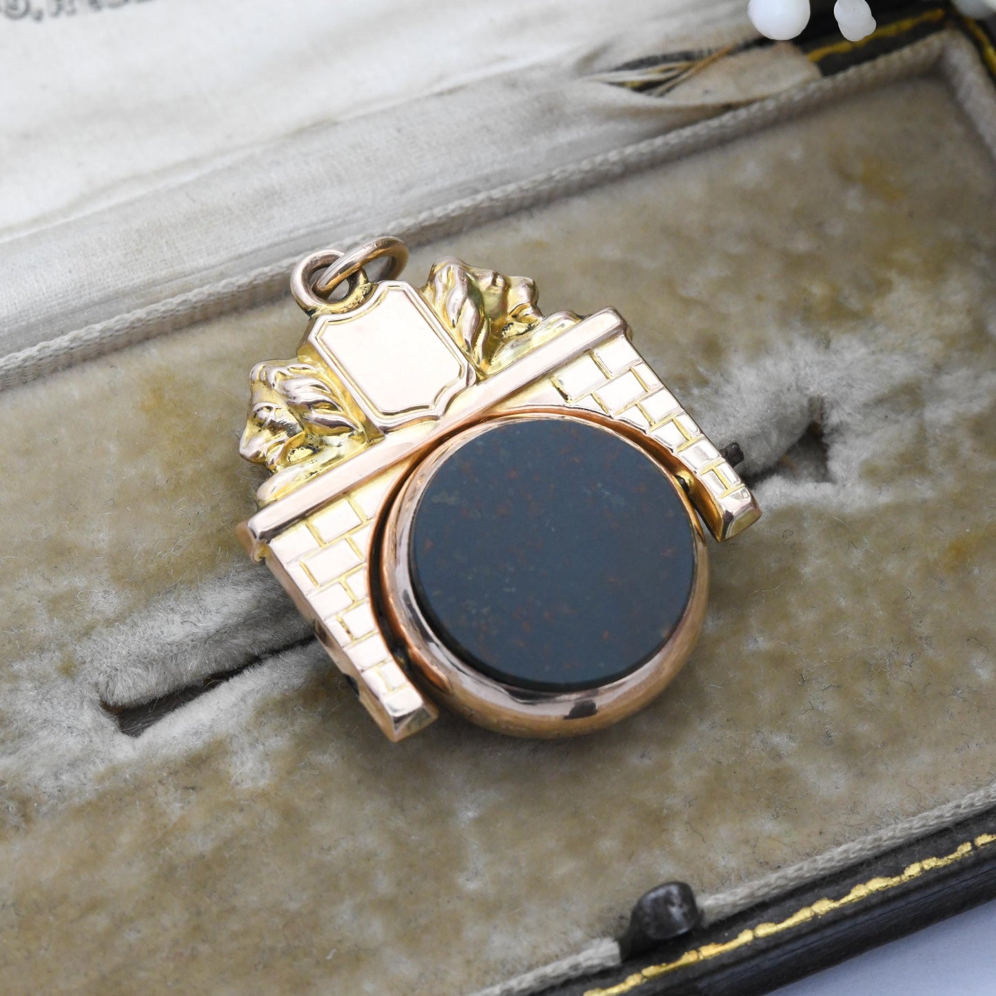 Antique 9ct Gold Gemstone Spinner Fob Pendant with Lion Heads Shield 1900 - Victorian Carnelian and Bloodstone Watch Fob for Charm Necklace