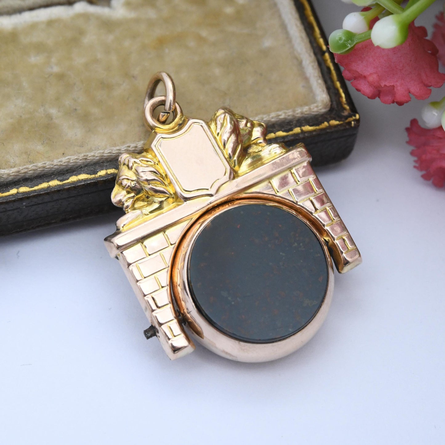 Antique 9ct Gold Gemstone Spinner Fob Pendant with Lion Heads Shield 1900 - Victorian Carnelian and Bloodstone Watch Fob for Charm Necklace