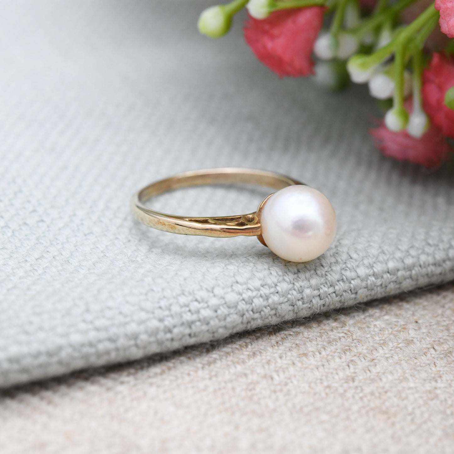 Vintage 9ct Gold Pearl Solitaire Ring - Mid-Century Large White Stone | Stylish 1970s Real Pearl Jewellery | UK Size - M 1/2 US Size - 6 1/4