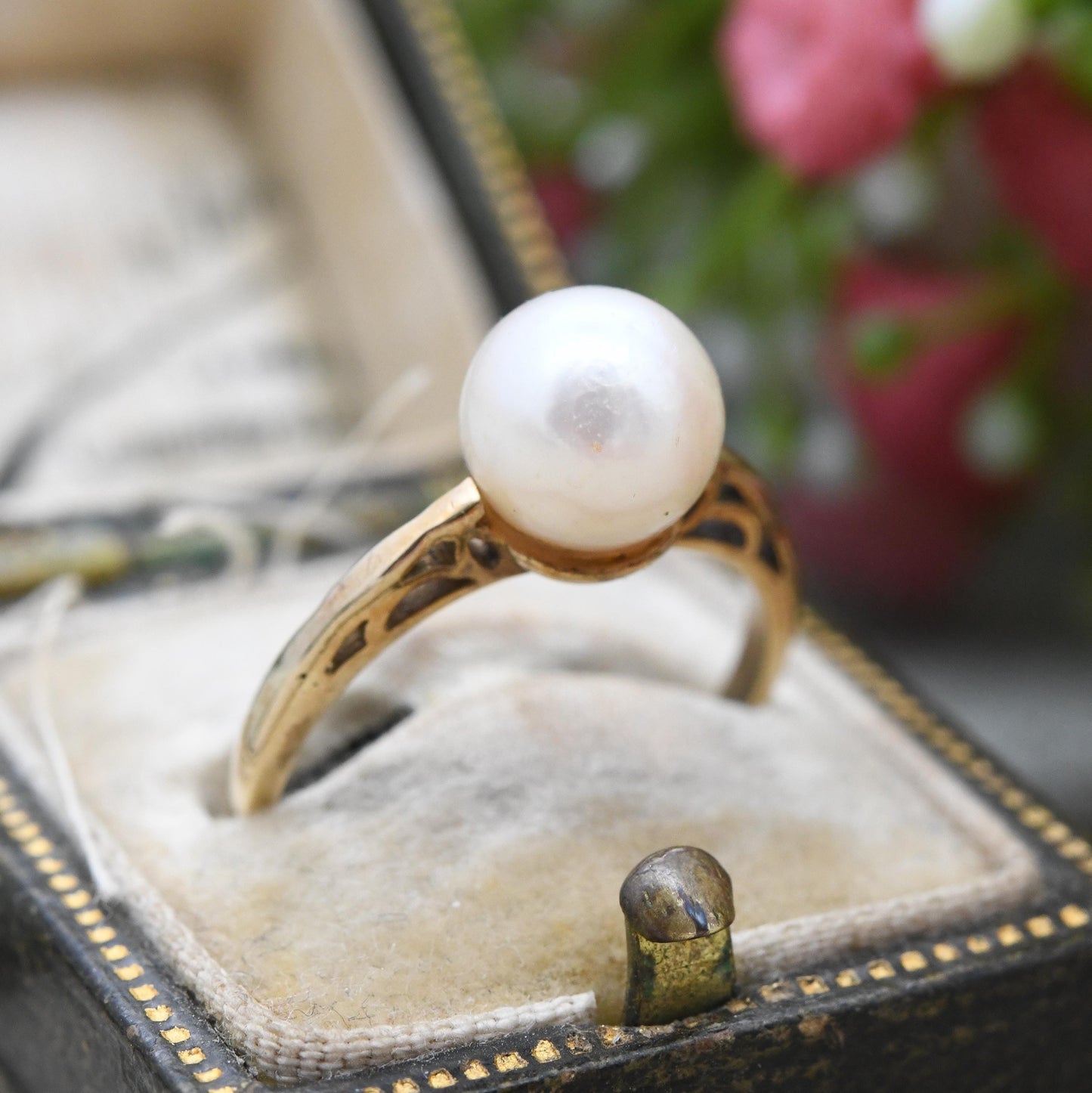 Vintage 9ct Gold Pearl Solitaire Ring - Mid-Century Large White Stone | Stylish 1970s Real Pearl Jewellery | UK Size - M 1/2 US Size - 6 1/4