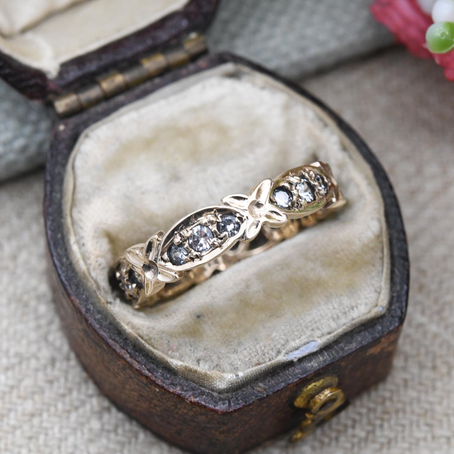 Vintage 9ct Gold Eternity Band Ring with Clear Stones 1960 - Crosses X Band Pretty Stacking Ring Mid-Century | UK Size - N 1/2 | US Size - 7