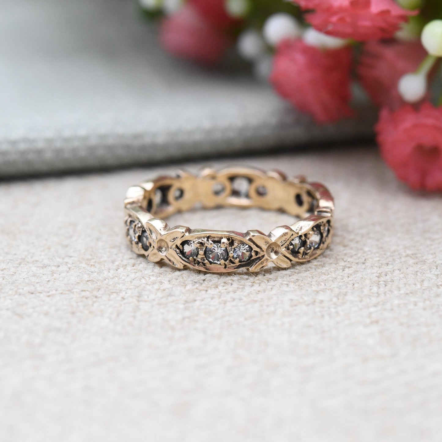 Vintage 9ct Gold Eternity Band Ring with Clear Stones 1960 - Crosses X Band Pretty Stacking Ring Mid-Century | UK Size - N 1/2 | US Size - 7