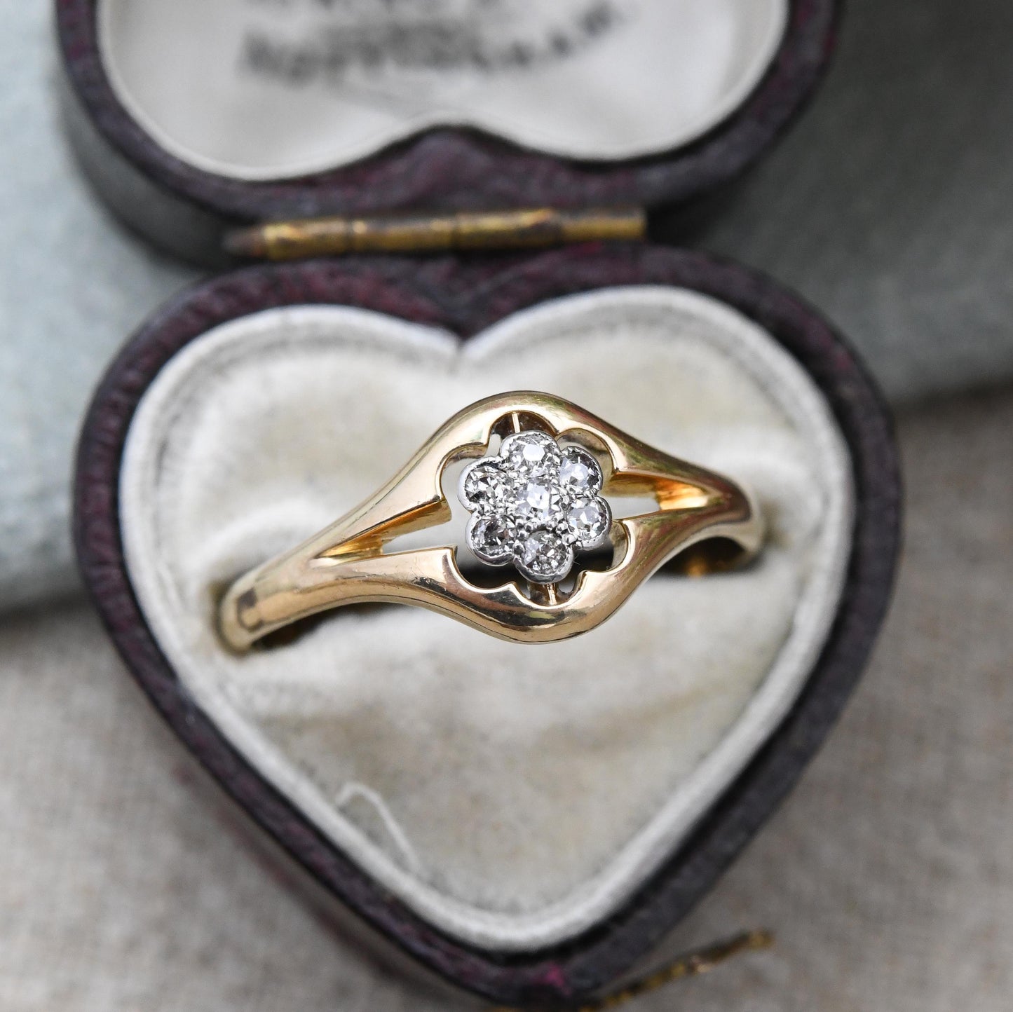 Antique 18ct Gold Diamond Daisy Ring c. 1910s Edwardian - 20th Century Pretty Floral Cluster Engagement Ring | UK Size - P 1/2 | US Size - 8