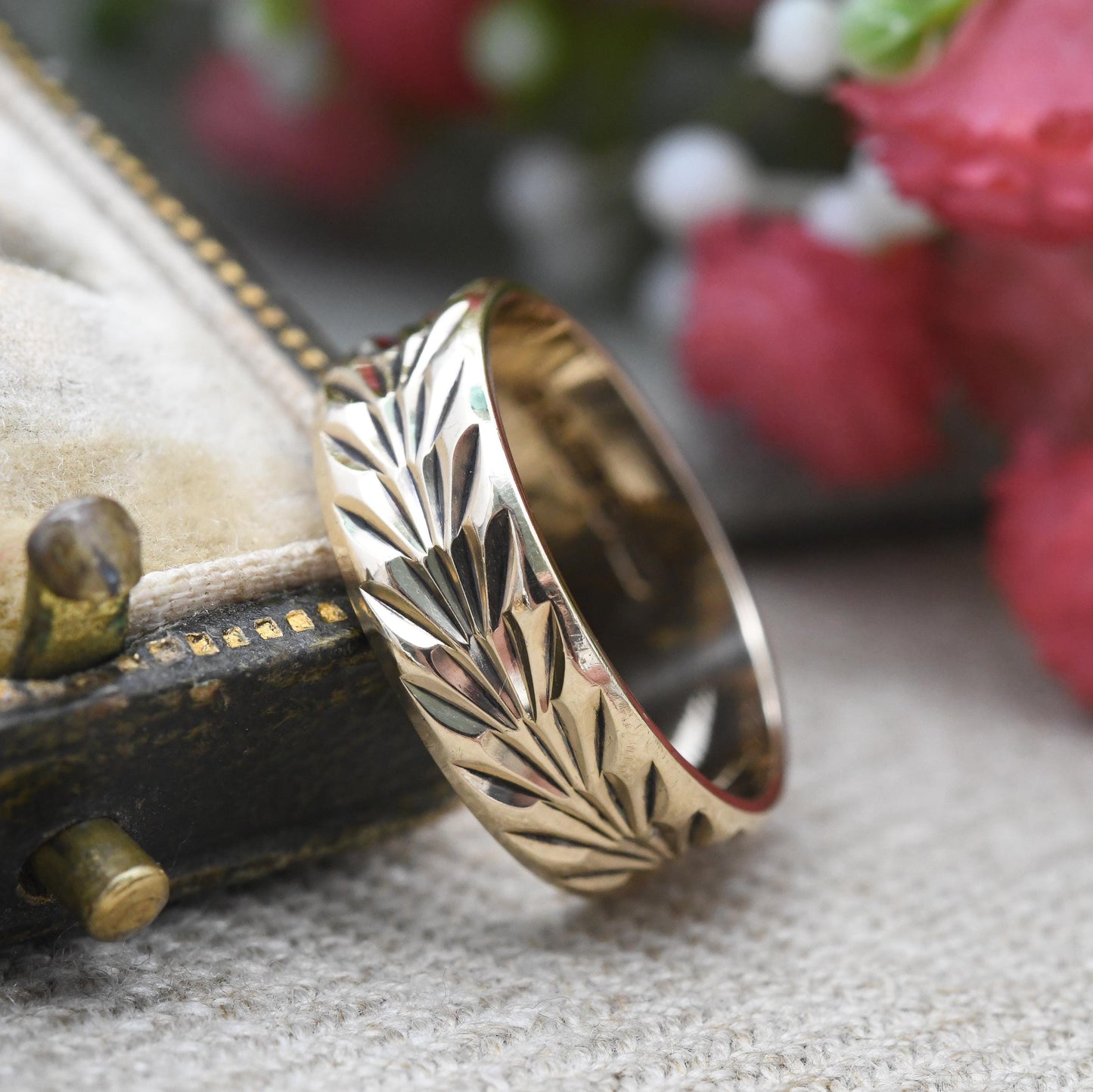 Vintage 9ct Gold Textured Band Ring 1980 - Unisex Diamond Cut Mid-Century Pinkie | Pretty Wedding Wide Band | UK Size - L | US Size - 5 3/4