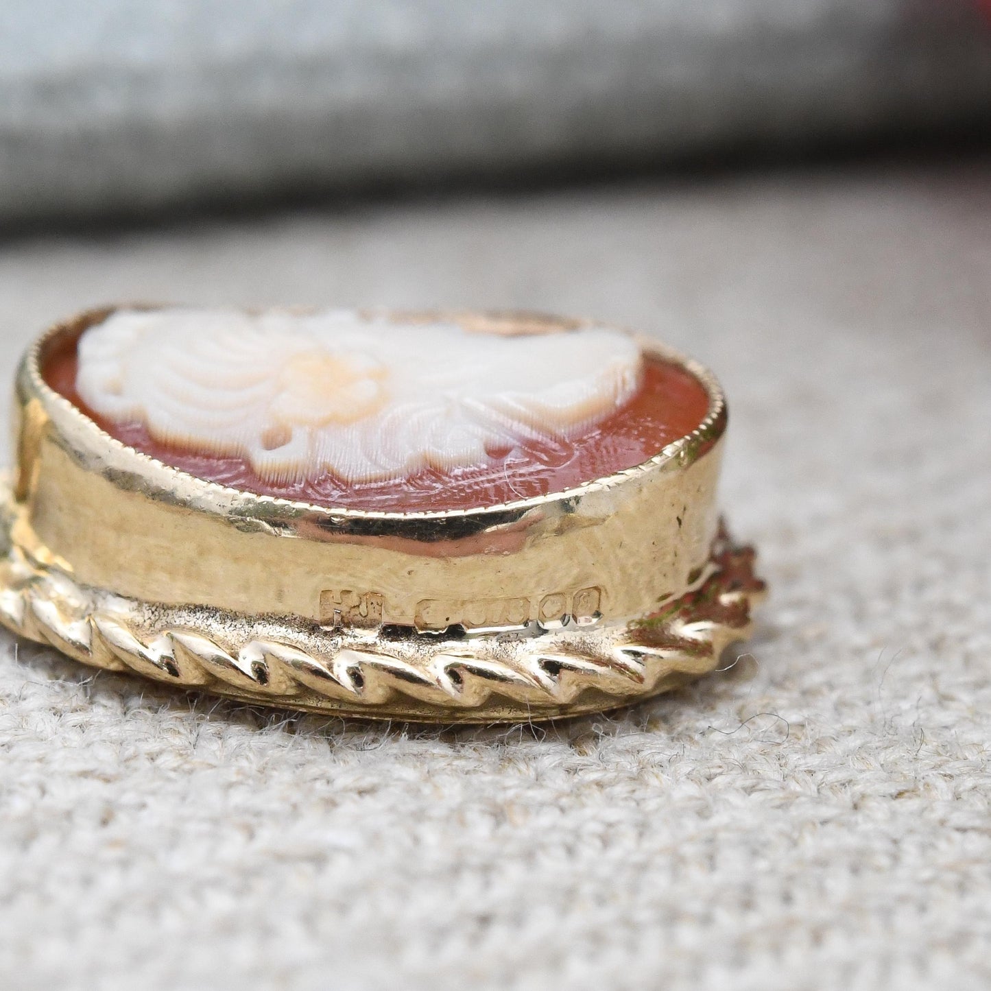Vintage 9ct Gold Shell Cameo Pendant 1979 - Mid-Century Gold Charm | Classical Profile | Carved Shell Jewellery for Charm Necklace
