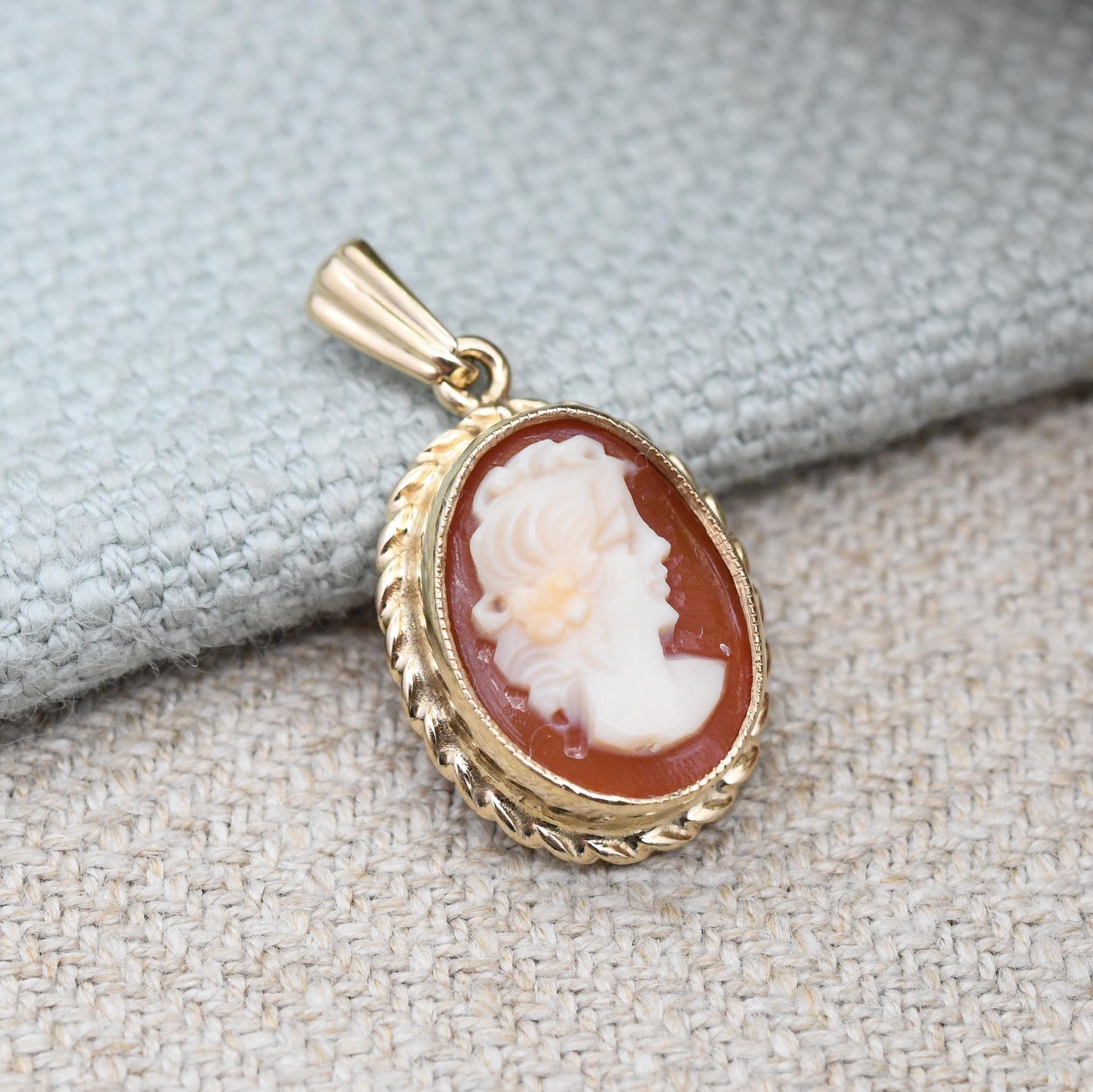 Vintage 9ct Gold Shell Cameo Pendant 1979 - Mid-Century Gold Charm | Classical Profile | Carved Shell Jewellery for Charm Necklace