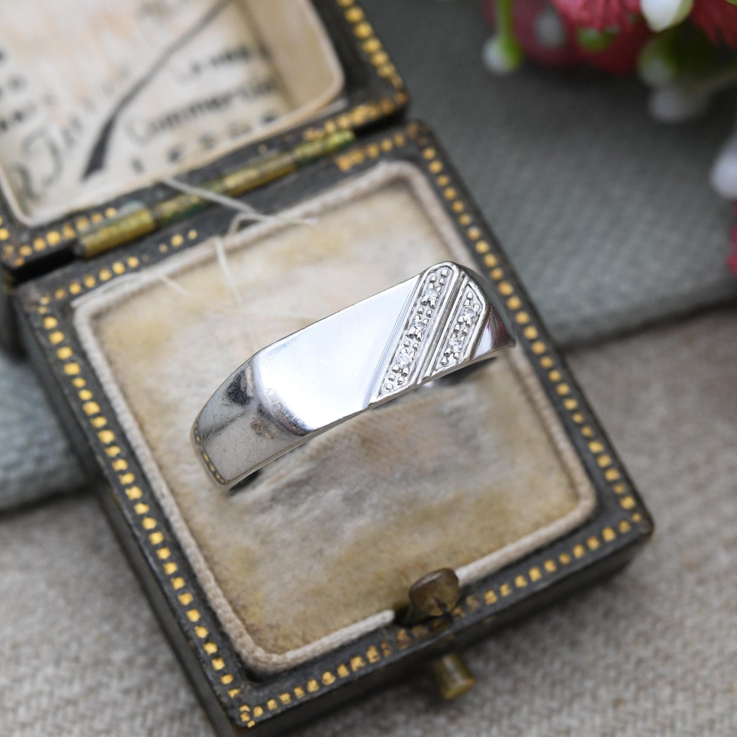 Vintage 9ct White Gold Signet Ring with CZ Stones - Unisex Solid Gold Jewellery Gift for Him Middle Finger Ring | UK Size - S | US Size - 9