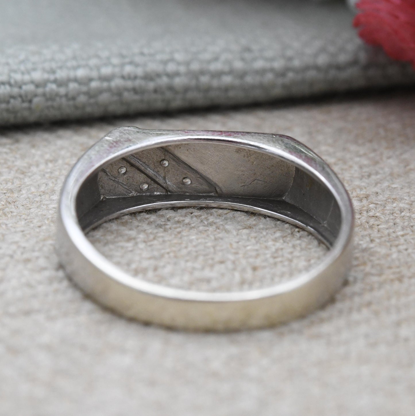 Vintage 9ct White Gold Signet Ring with CZ Stones - Unisex Solid Gold Jewellery Gift for Him Middle Finger Ring | UK Size - S | US Size - 9