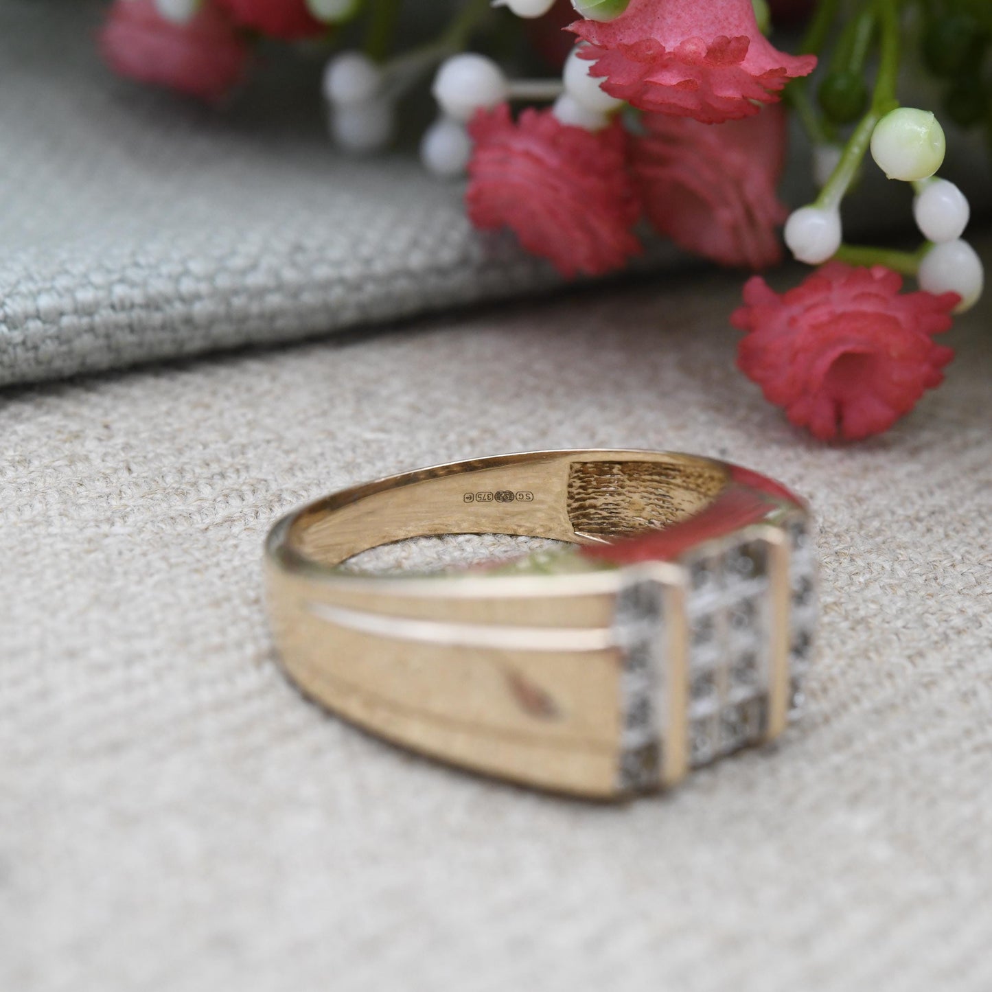 Vintage 9ct Gold Diamond Signet Ring White Gold Setting - Unisex Solid Yellow Gold Jewellery Gift for Him | UK Size - S | US Size - 9 1/4