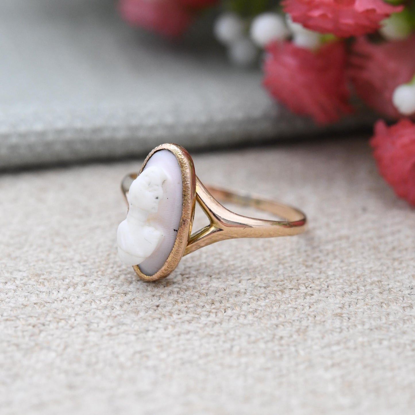 Vintage 10ct Gold Cameo Ring Angel Skin Coral Pale Pink Shell High Relief Carved Portrait - Oval Shell Bust | UK Size - N | US Size - 6 3/4