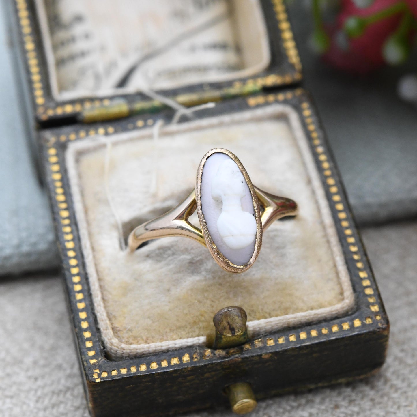 Vintage 10ct Gold Cameo Ring Angel Skin Coral Pale Pink Shell High Relief Carved Portrait - Oval Shell Bust | UK Size - N | US Size - 6 3/4