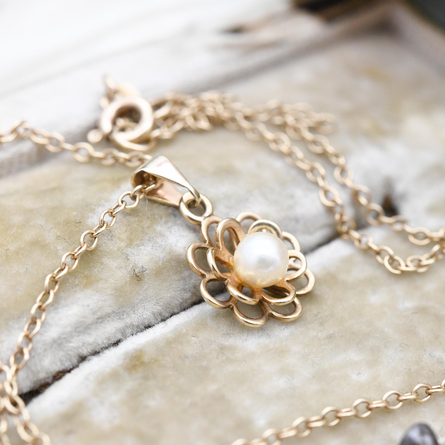 Vintage 9ct Gold Pearl Flower Pendant Necklace - Pretty Solid Gold Necklace Charm Gemstone Gift for June Birthday Birthstone | Cable Chain