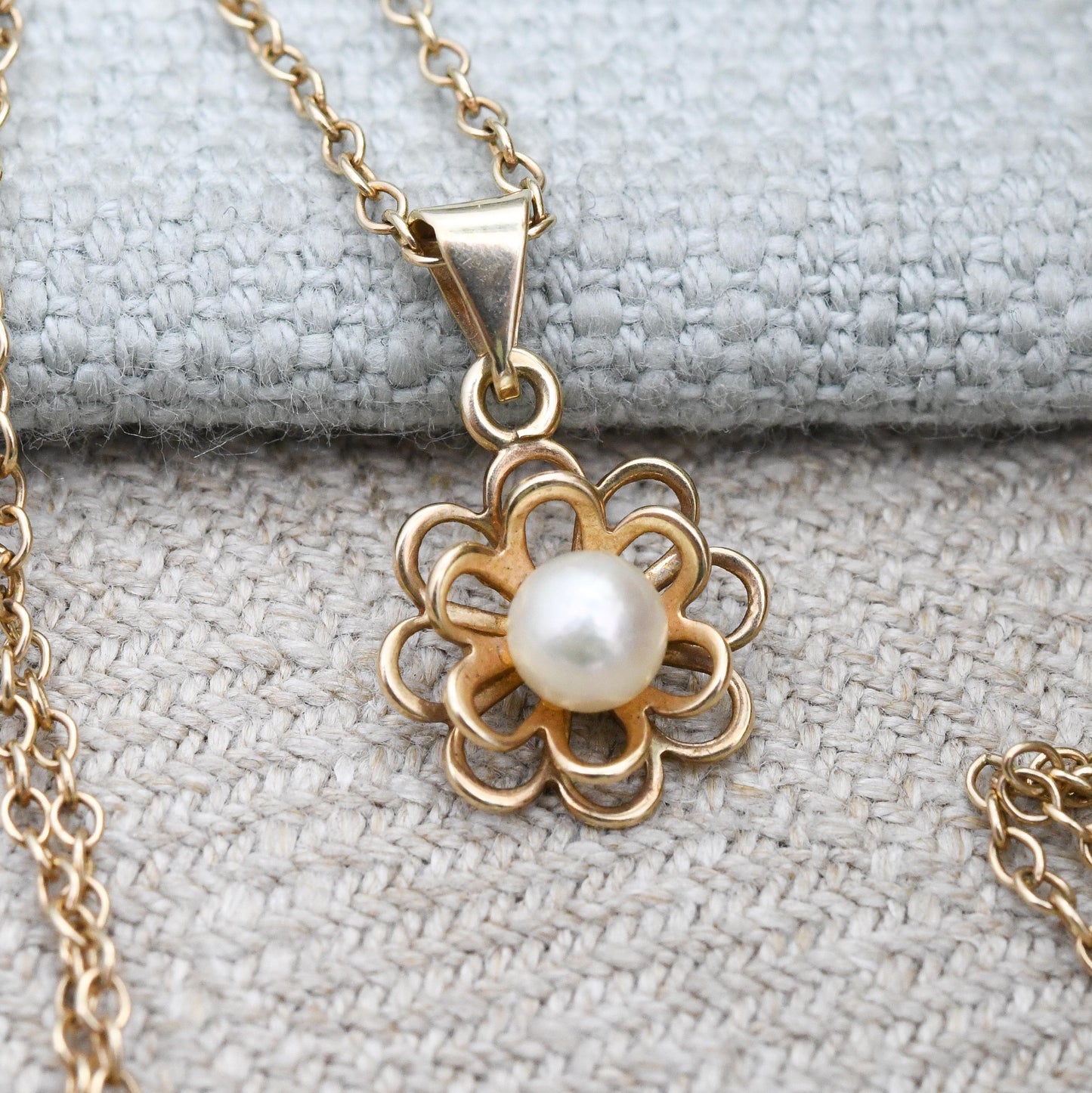 Vintage 9ct Gold Pearl Flower Pendant Necklace - Pretty Solid Gold Necklace Charm Gemstone Gift for June Birthday Birthstone | Cable Chain