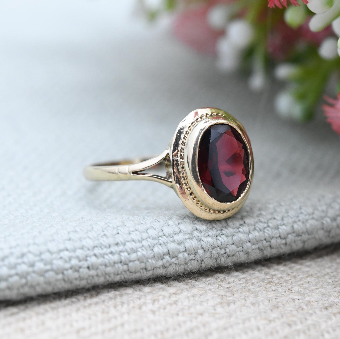 Vintage 9ct Gold Garnet Signet Ring 1999 - Statement Faceted Large Red Gemstone Gold Jewellery Gift | UK Size - P | US Size - 7 1/2