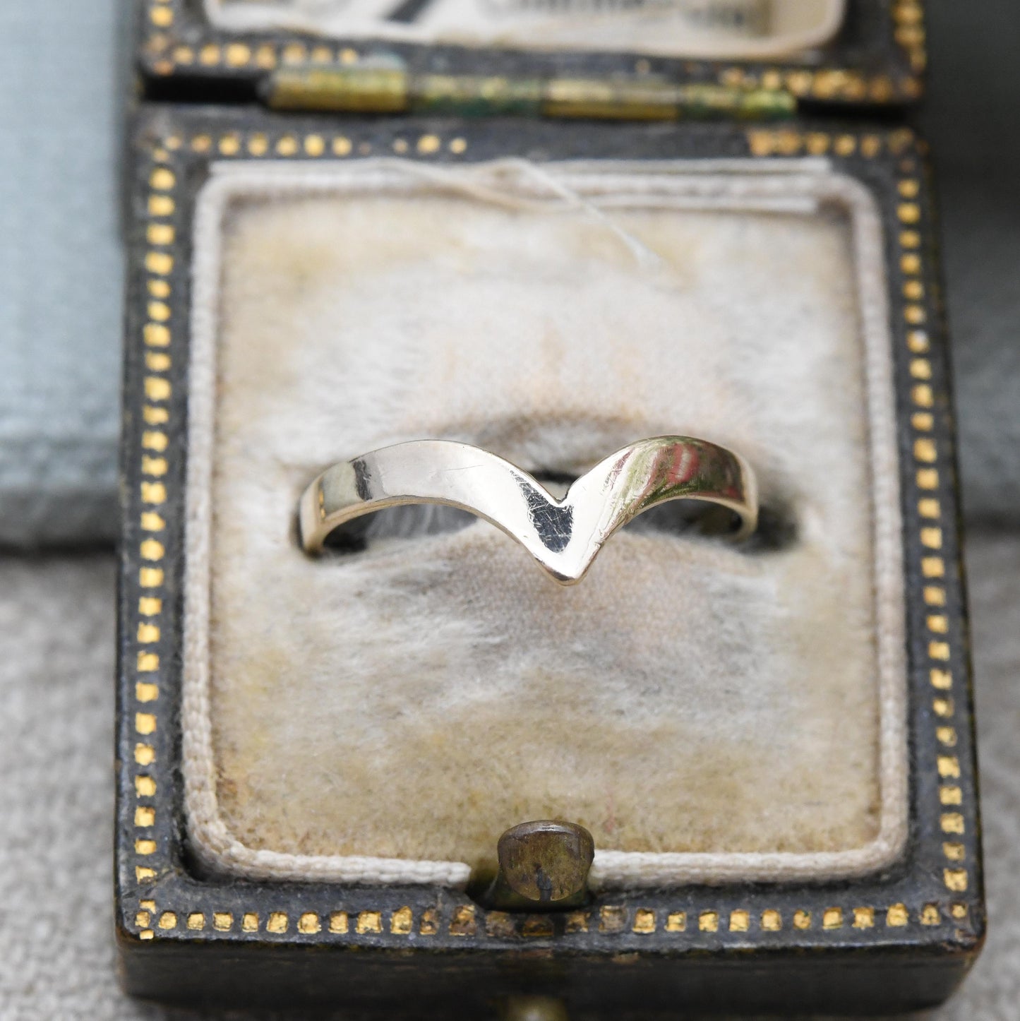 Vintage 9ct Gold Wishbone Ring Pinkie or Midi Ring - Small Size Yellow Gold V Shaped Band Ring | UK Size - J | US Size - 4 3/4
