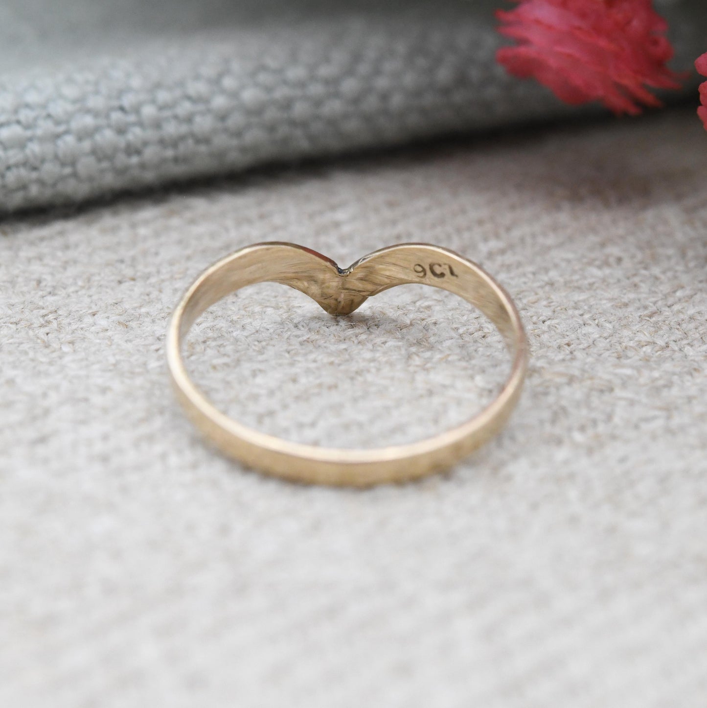 Vintage 9ct Gold Wishbone Ring Pinkie or Midi Ring - Small Size Yellow Gold V Shaped Band Ring | UK Size - J | US Size - 4 3/4