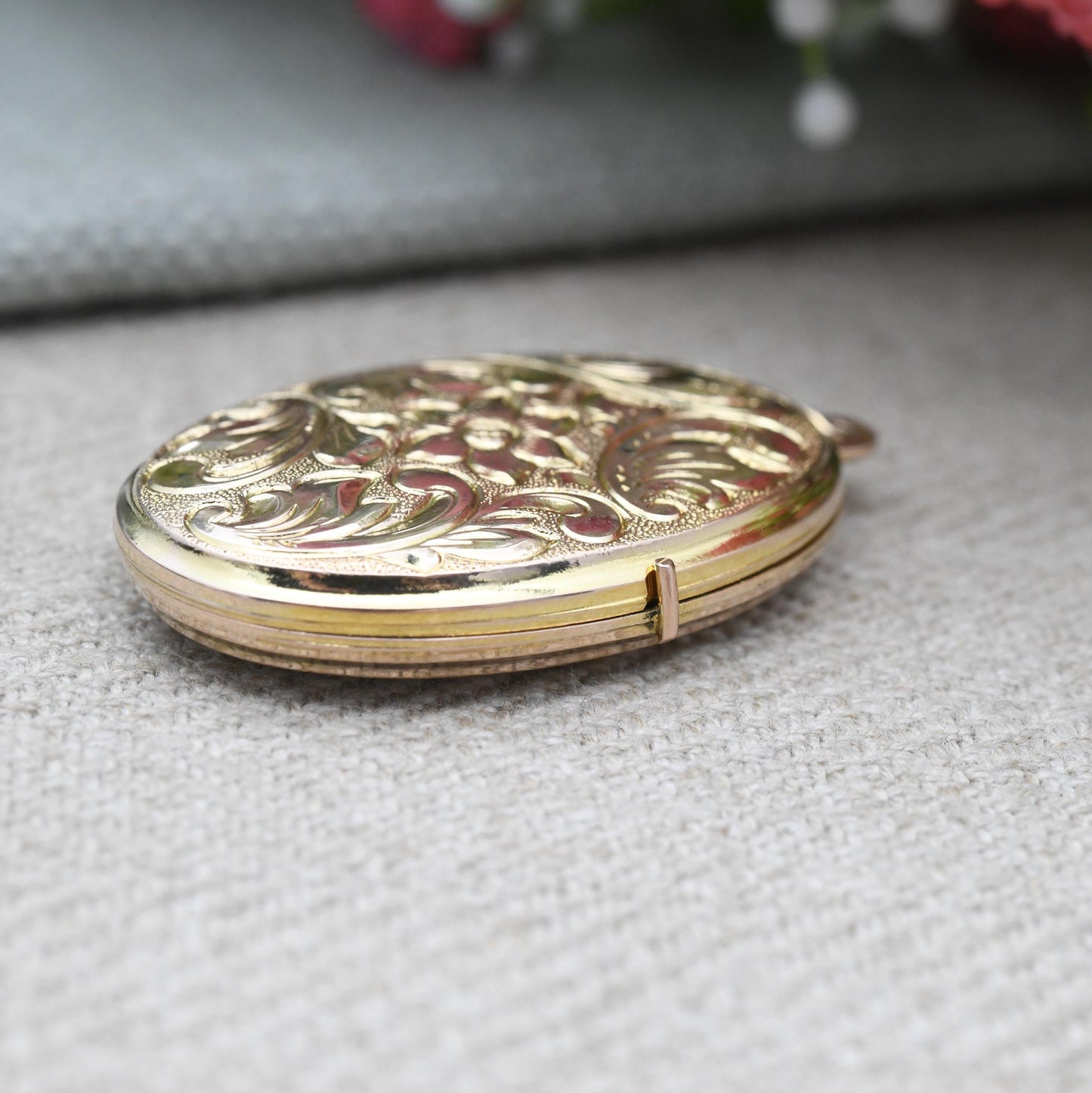 Vintage 9ct Gold Locket Pendant with Scrolling Floral Design 1990 - Large Oval Locket Necklace | Solid Yellow Gold Jewellery Gift for Her