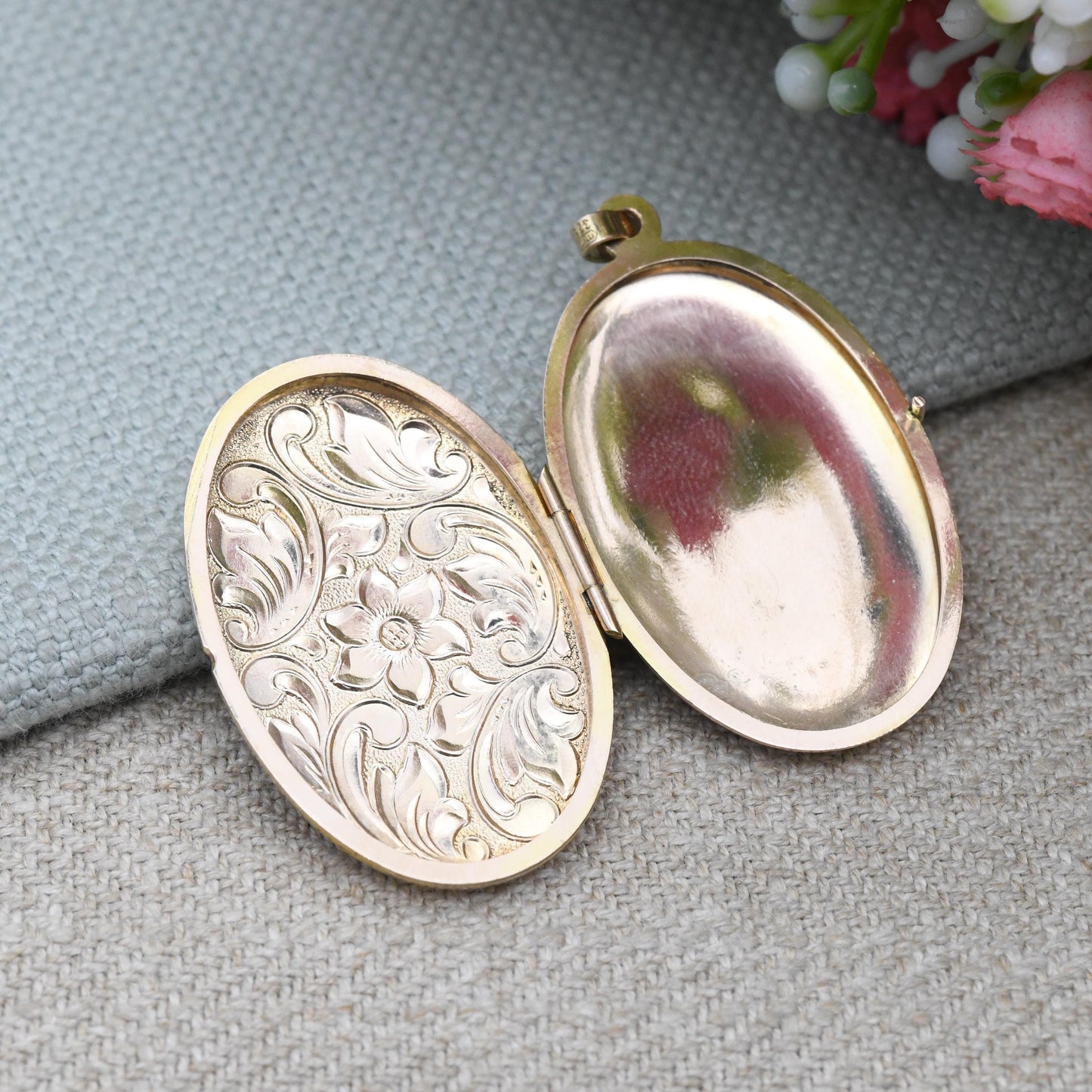 Vintage 9ct Gold Locket Pendant with Scrolling Floral Design 1990 - Large Oval Locket Necklace | Solid Yellow Gold Jewellery Gift for Her