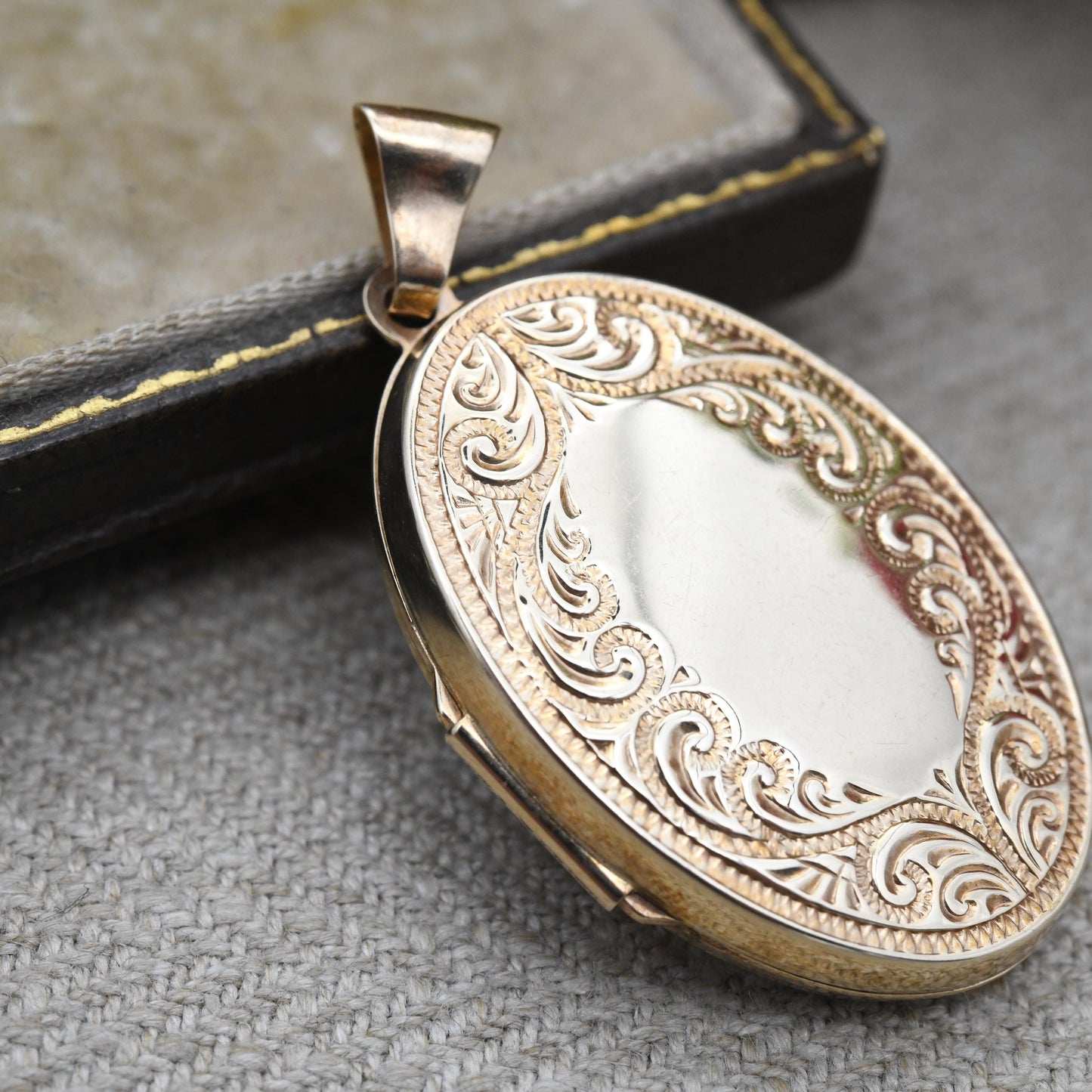 Vintage 9ct Gold Locket Pendant with Ornate Scrolling Design Border - Large Locket Necklace | Solid Yellow Gold Sentimental Gift for Her