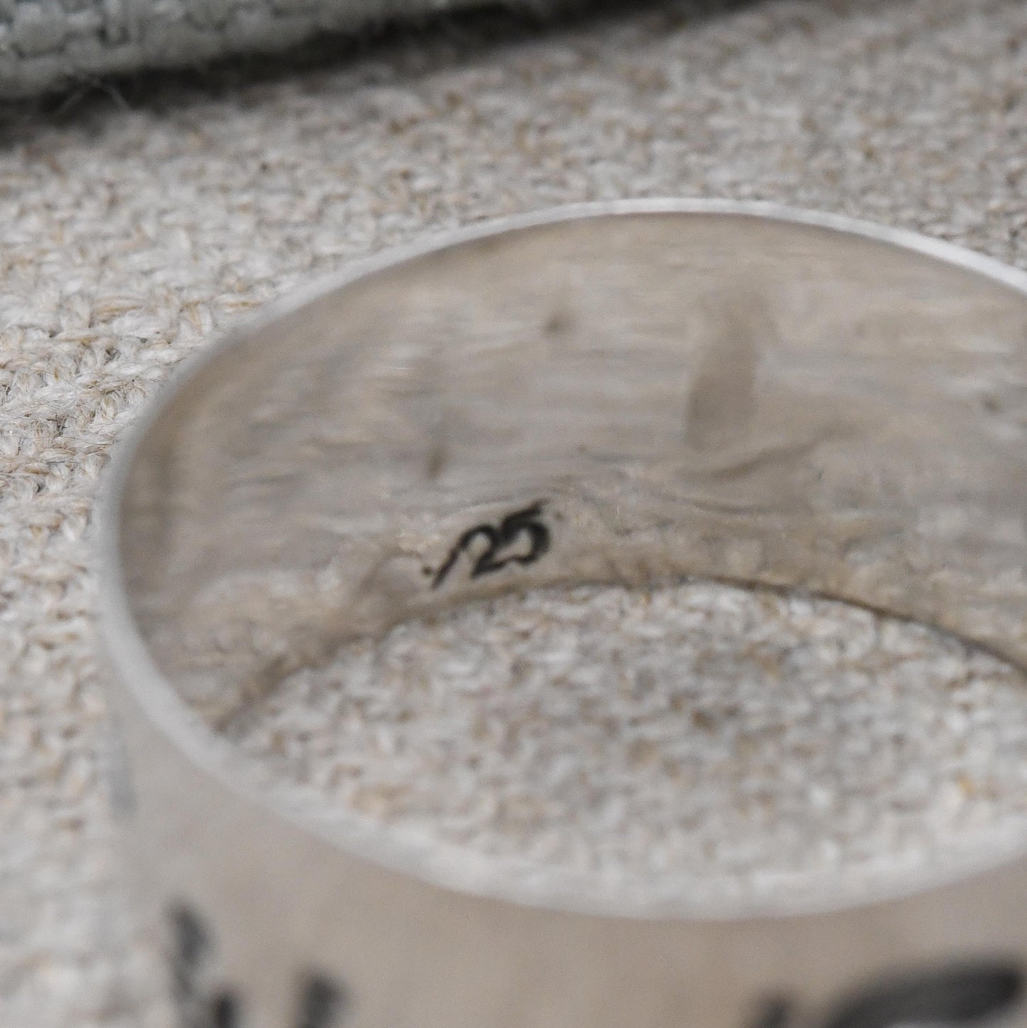 Vintage Sterling Silver Footprints Band Ring - Wide Band Minimal Style Everyday Unisex Silver Jewellery | UK Size - W | US Size - 11