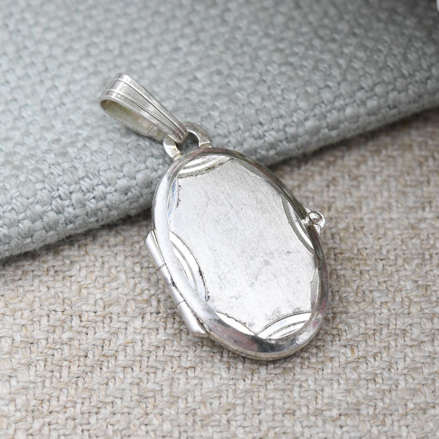 Vintage Sterling Silver Locket Pendant by Kordes and Lichtenfels K&L - Small Oval Shape Locket | Pretty Gift for Her | Charm Necklace Stack